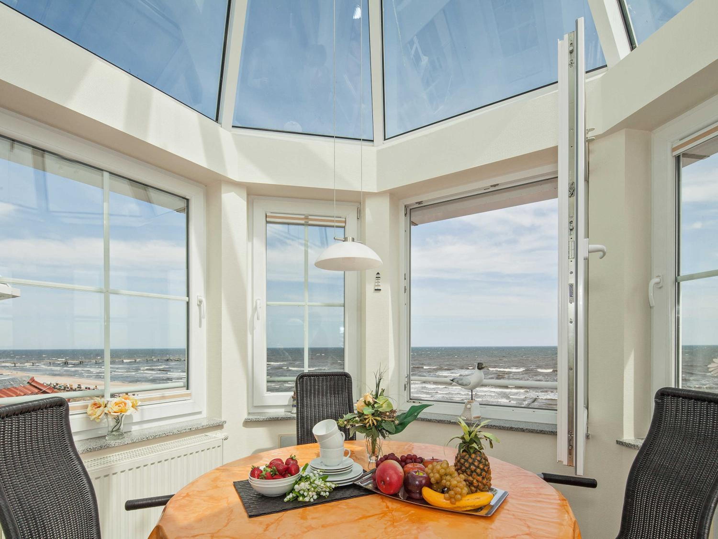 Two-Bedroom Apartment with Balcony photo 3
