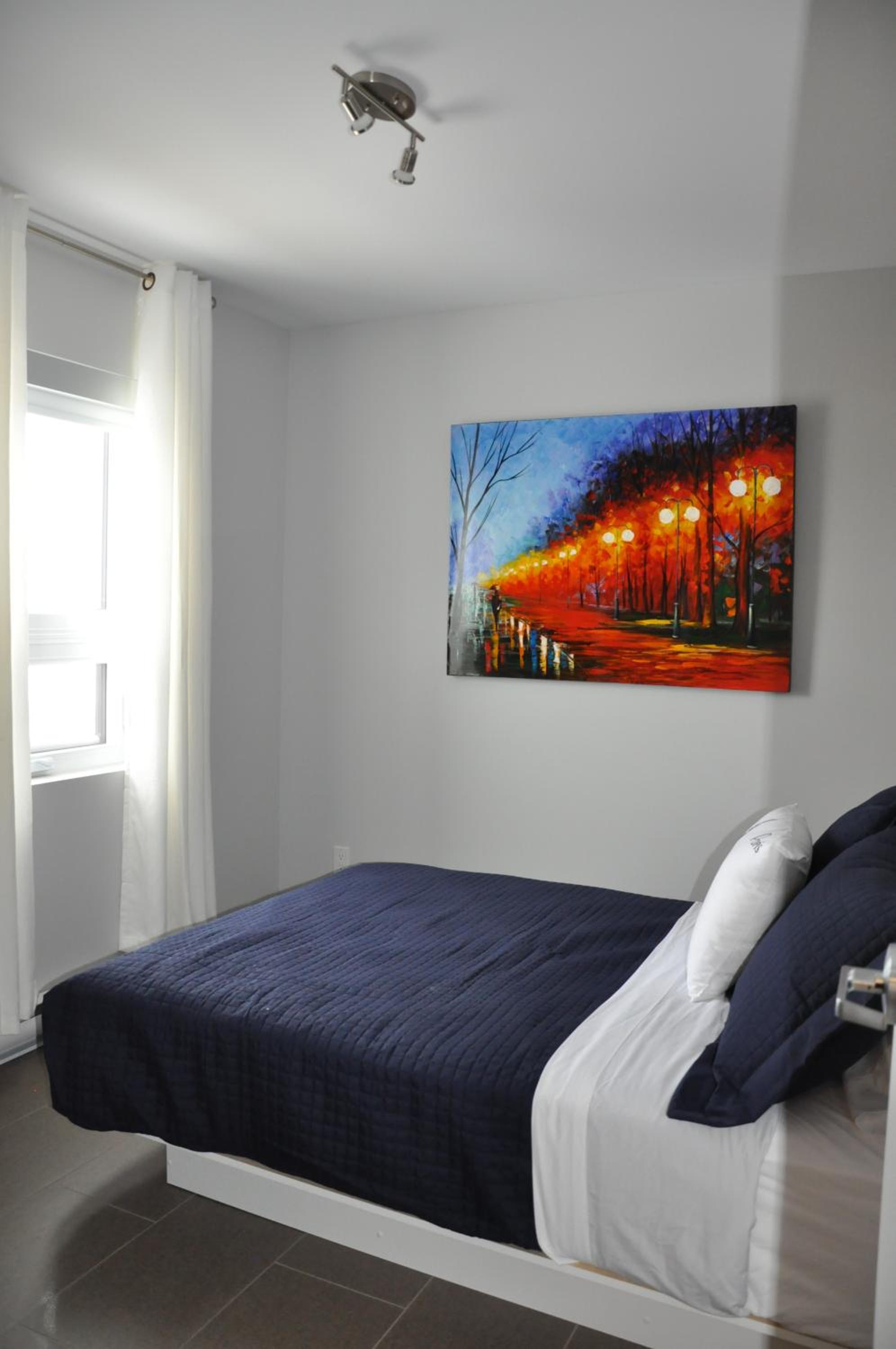 One-Bedroom Apartment - Photo 2