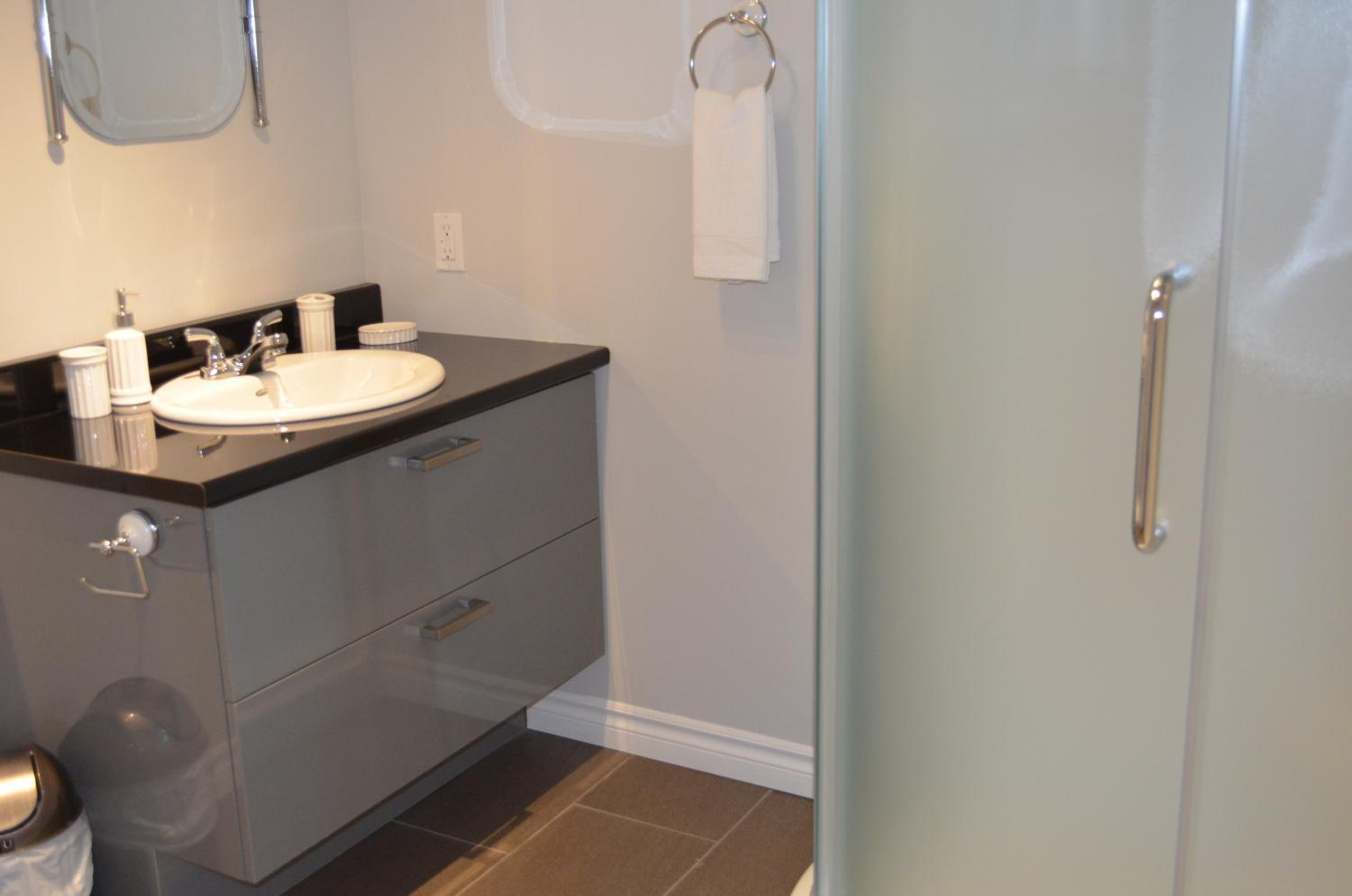 One-Bedroom Apartment - Photo 38