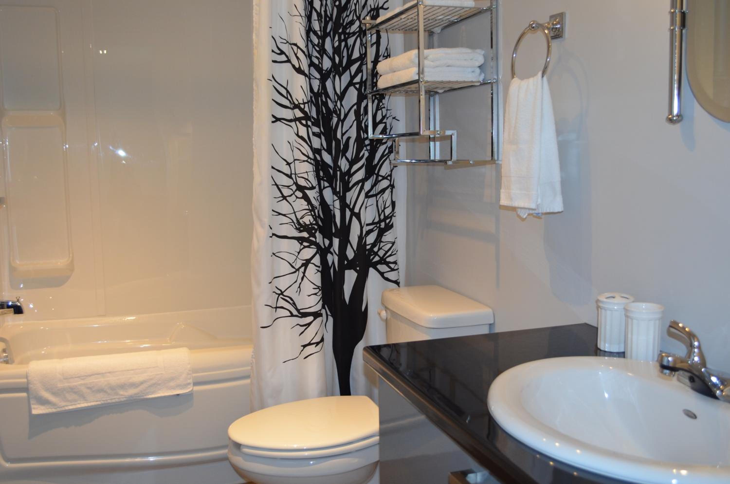One-Bedroom Apartment - Photo 21