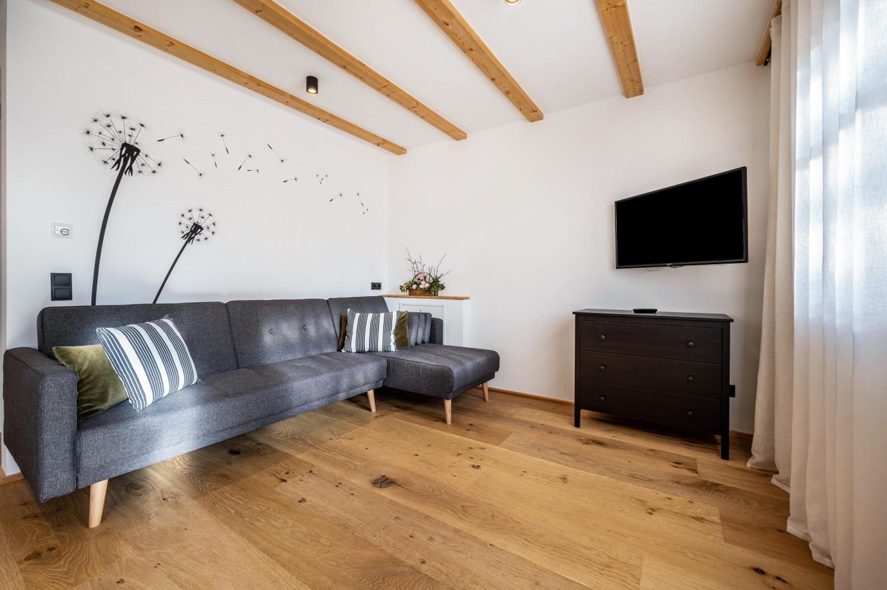 Two-Bedroom Deluxe Apartment with Garden View photo 1