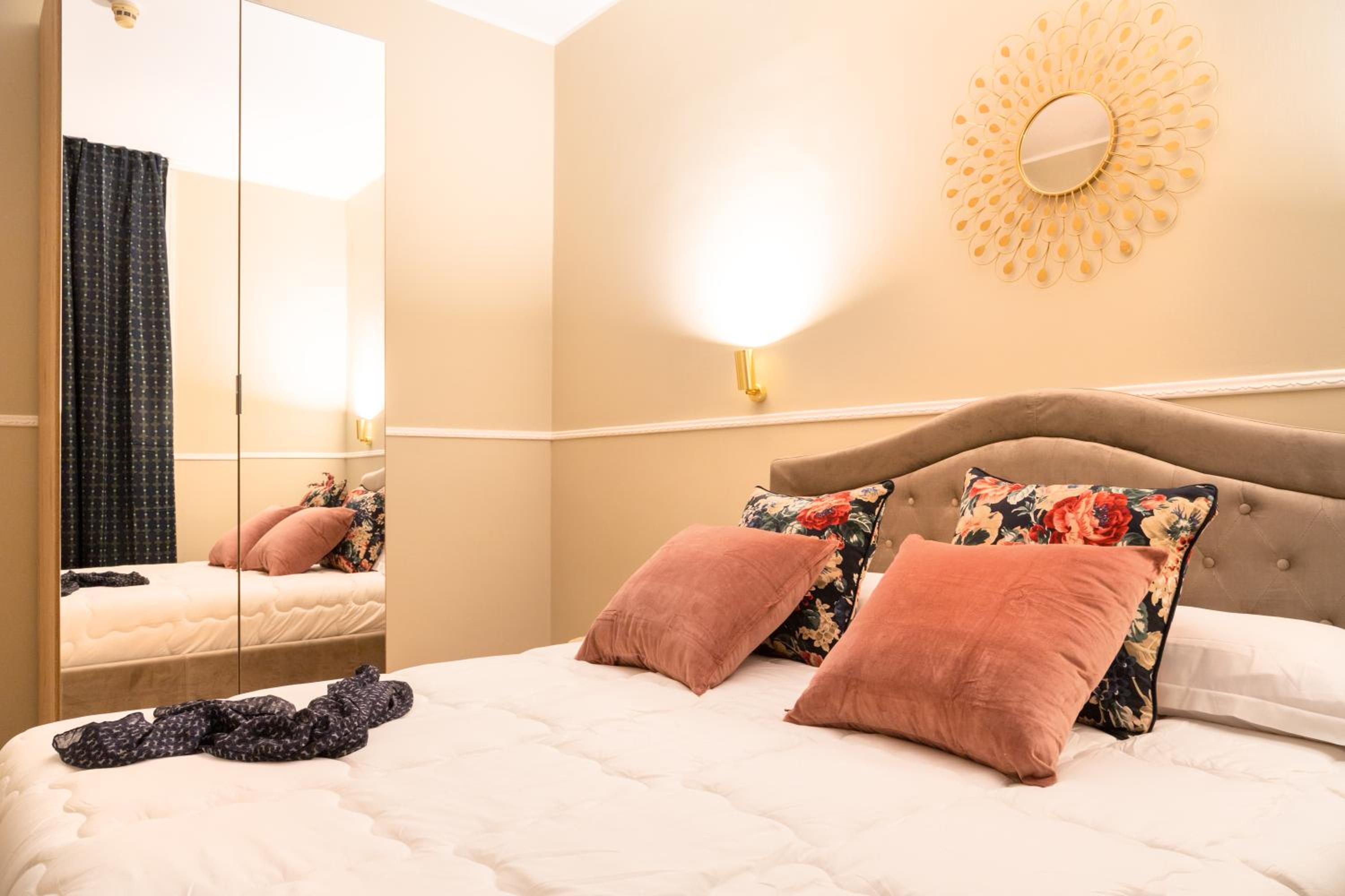 Family Room with Bathroom photo 1