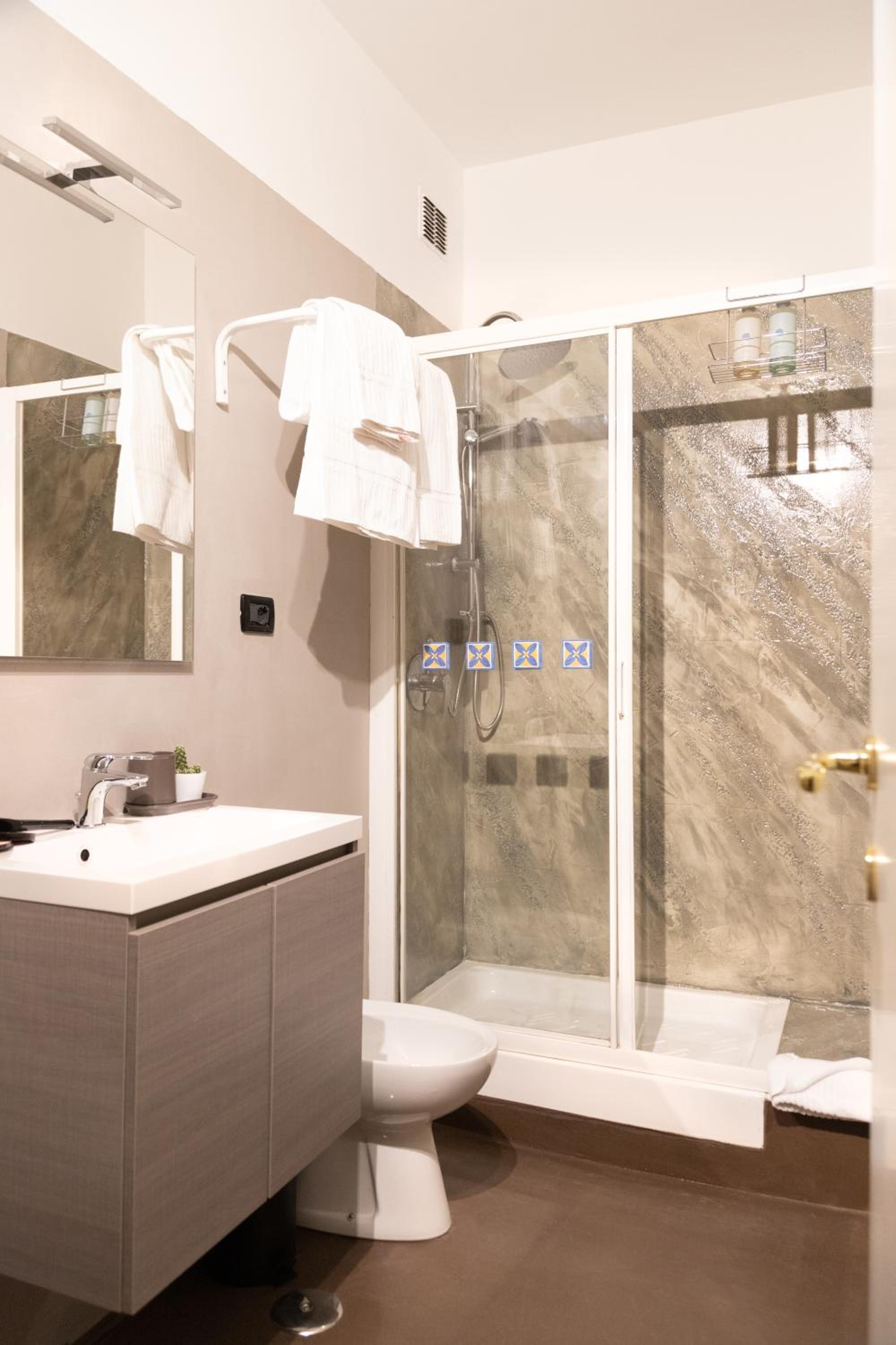Family Room with Bathroom photo 2