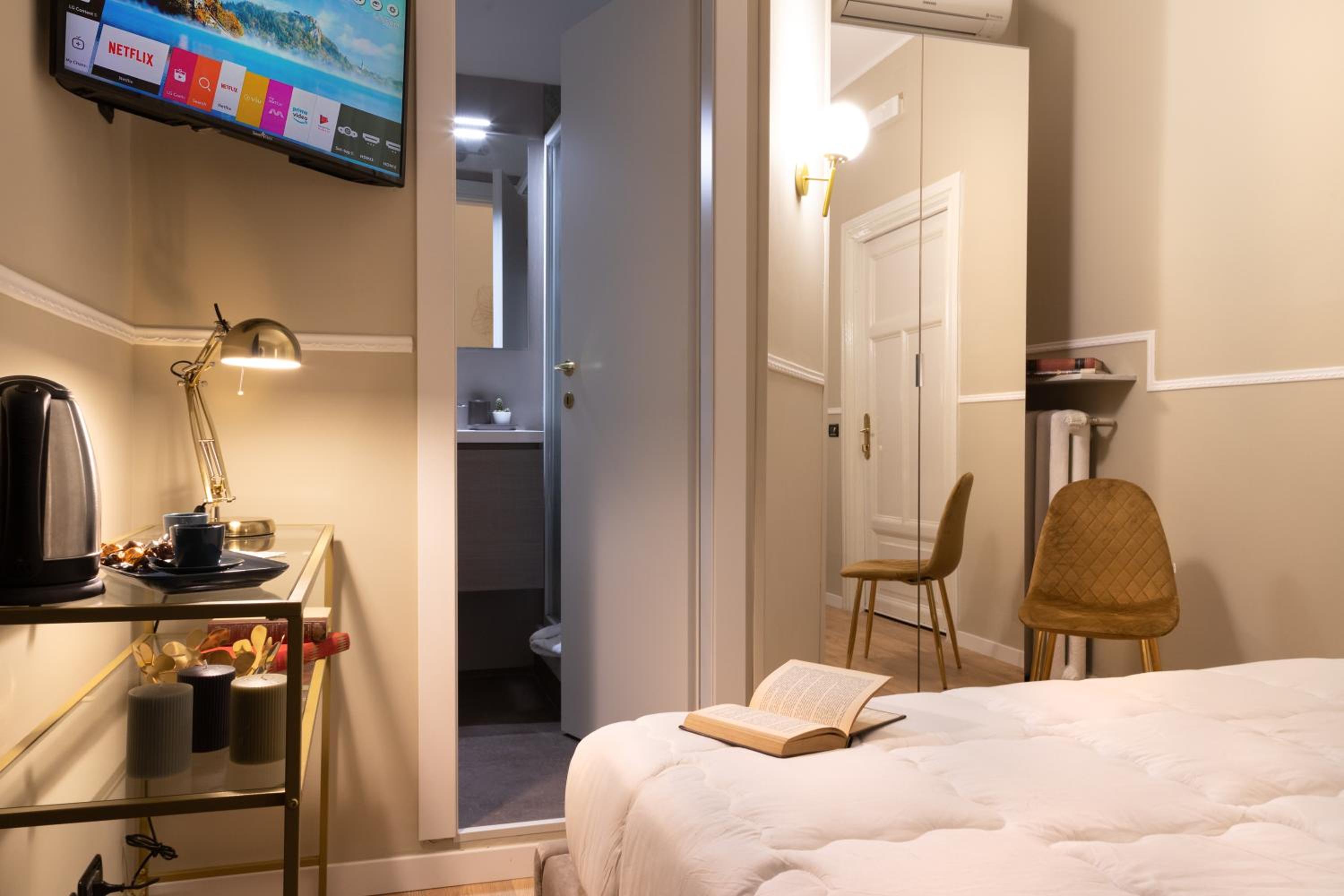 Double Room with Private Bathroom photo 3