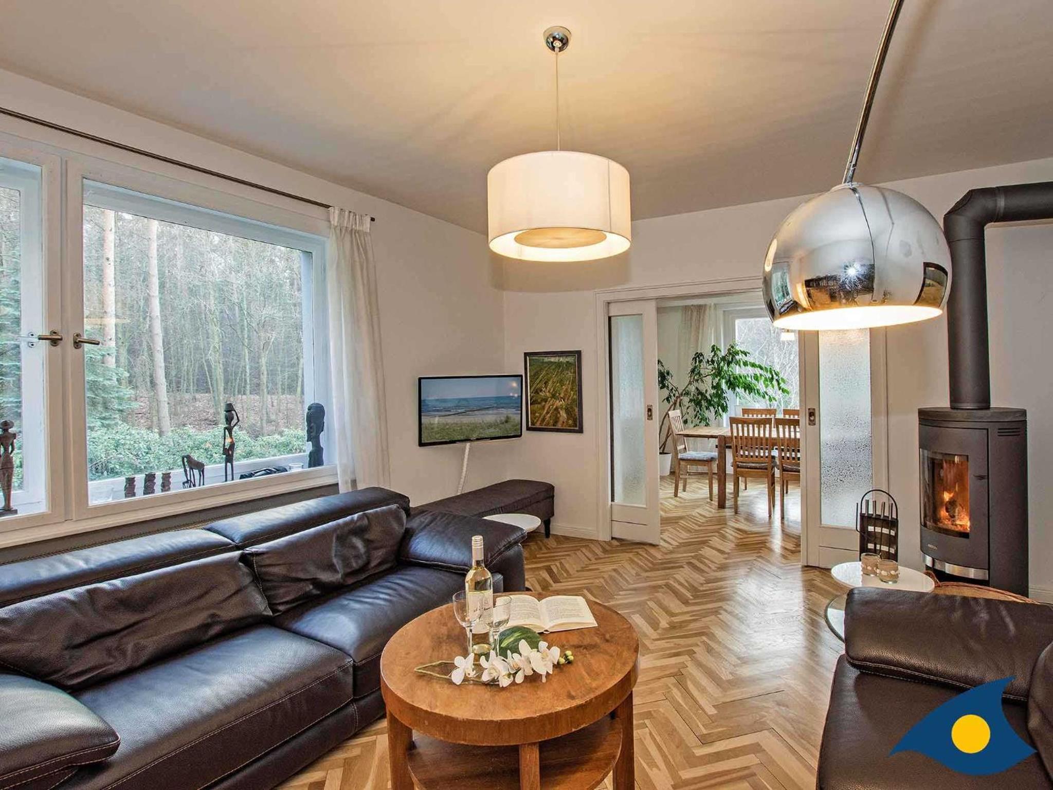 Five-Bedroom House photo 1