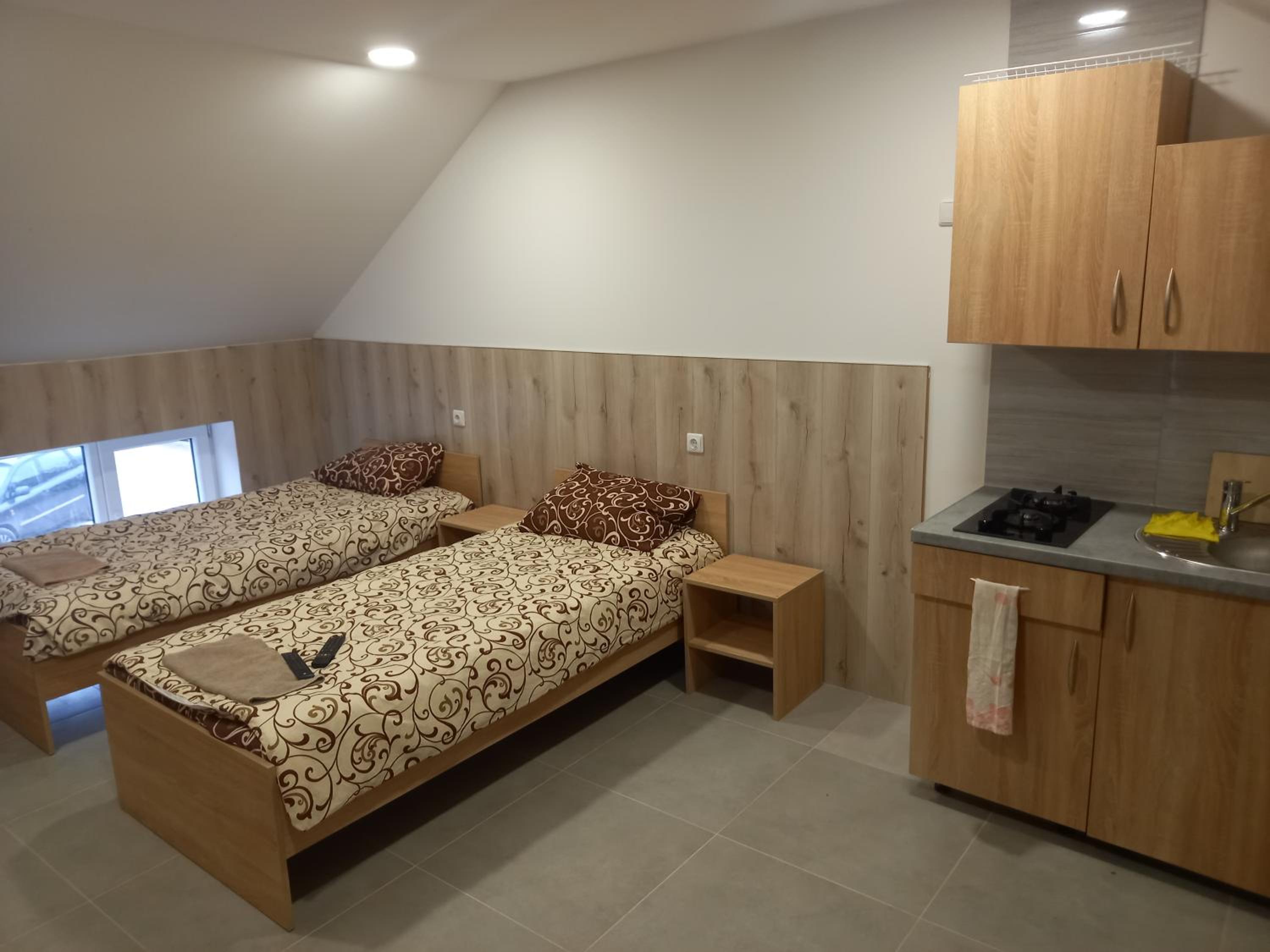 Twin Room with Bathroom - Photo 5