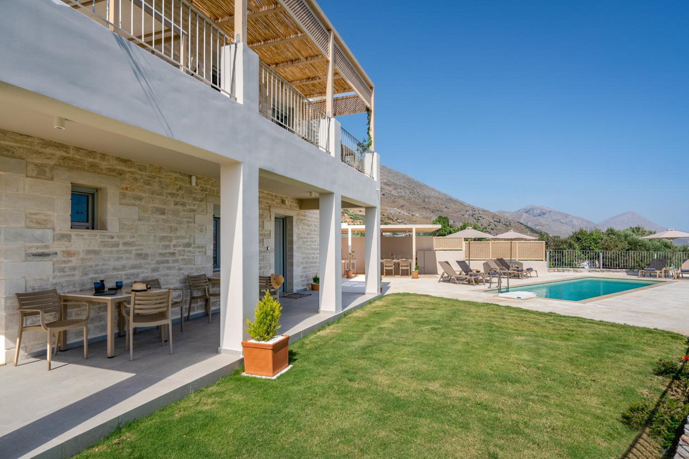 Three-Bedroom Villa photo 2