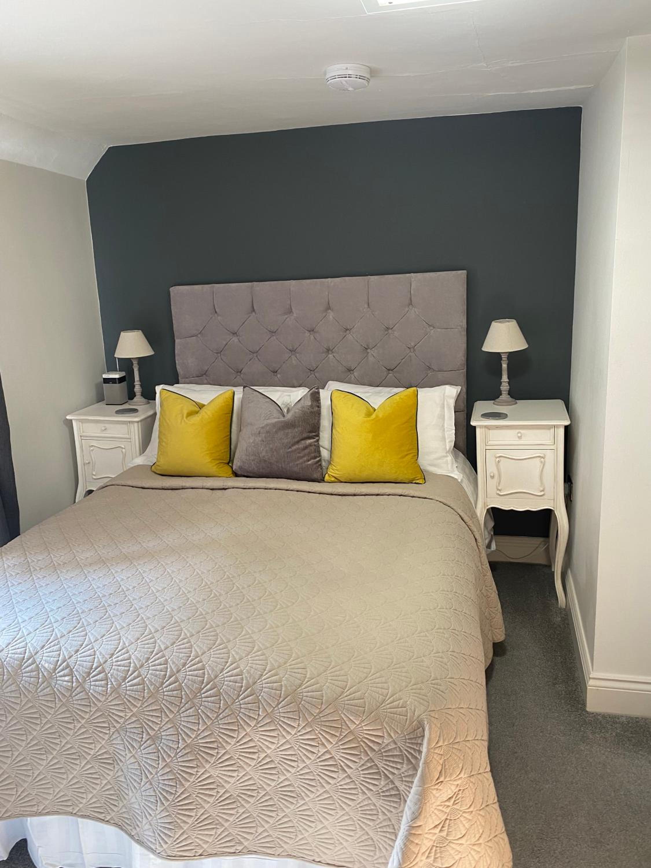 Deluxe King Room - Photo 1