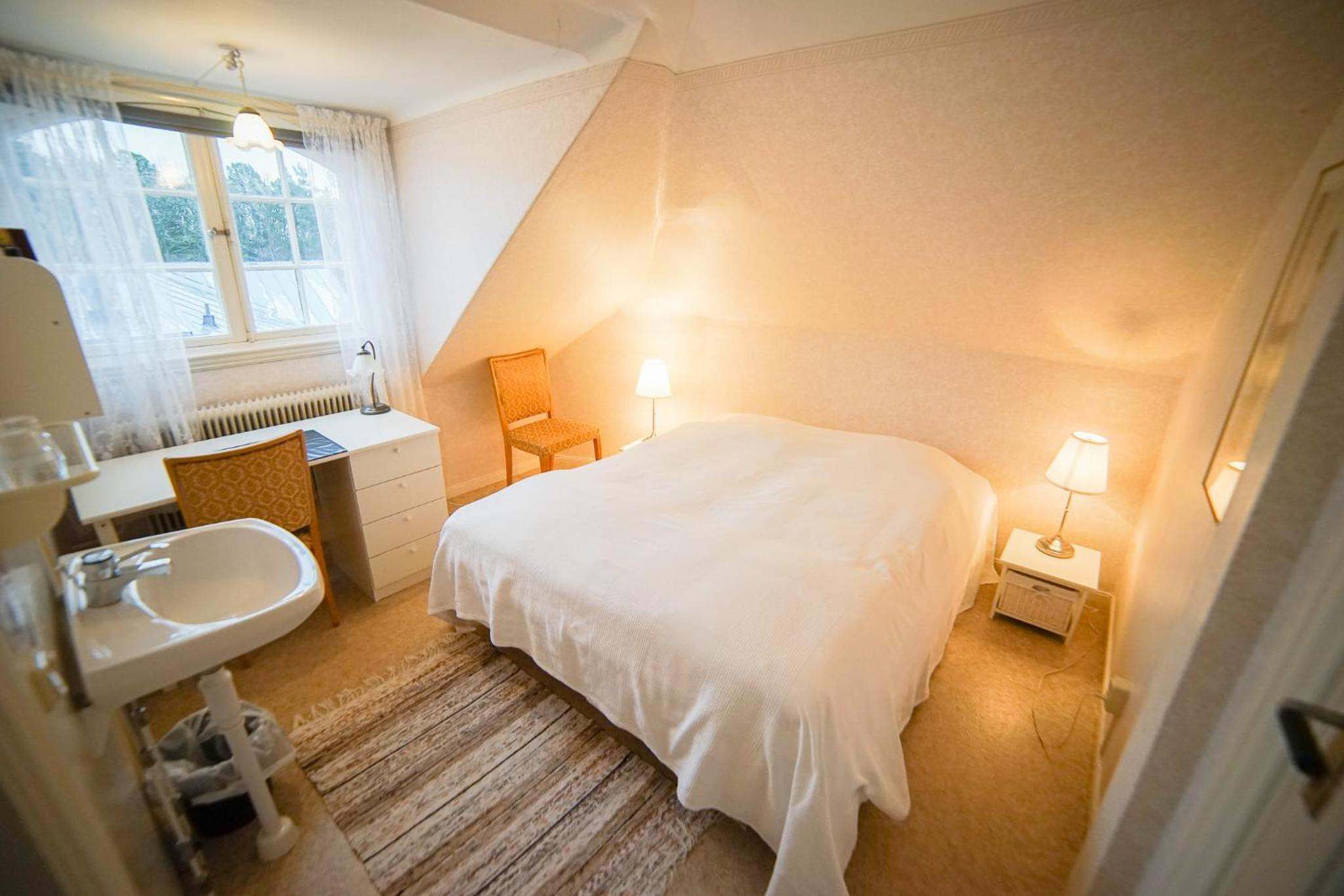 Double Room with Shared Bathroom - Main Building photo 2