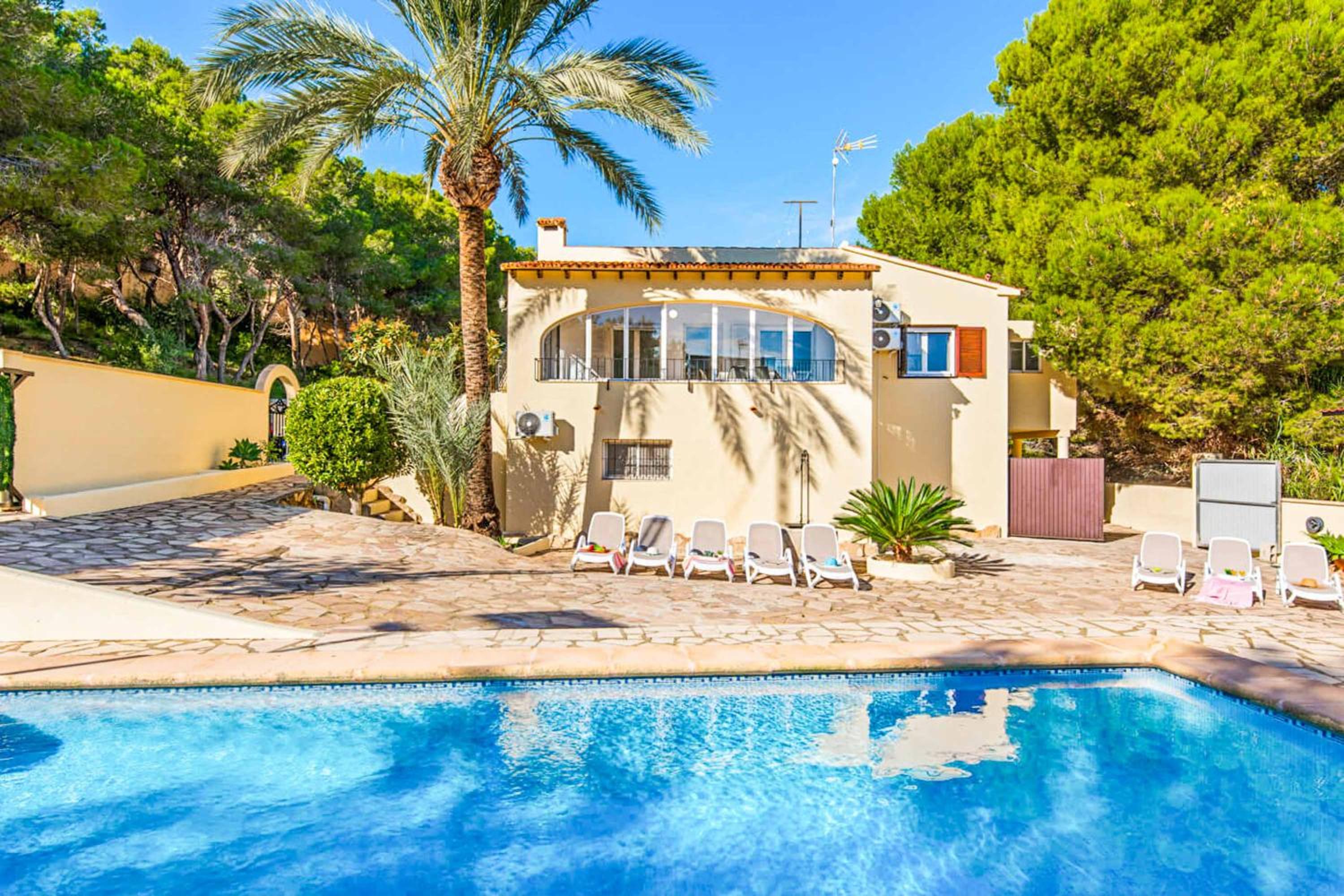 Villa photo 2