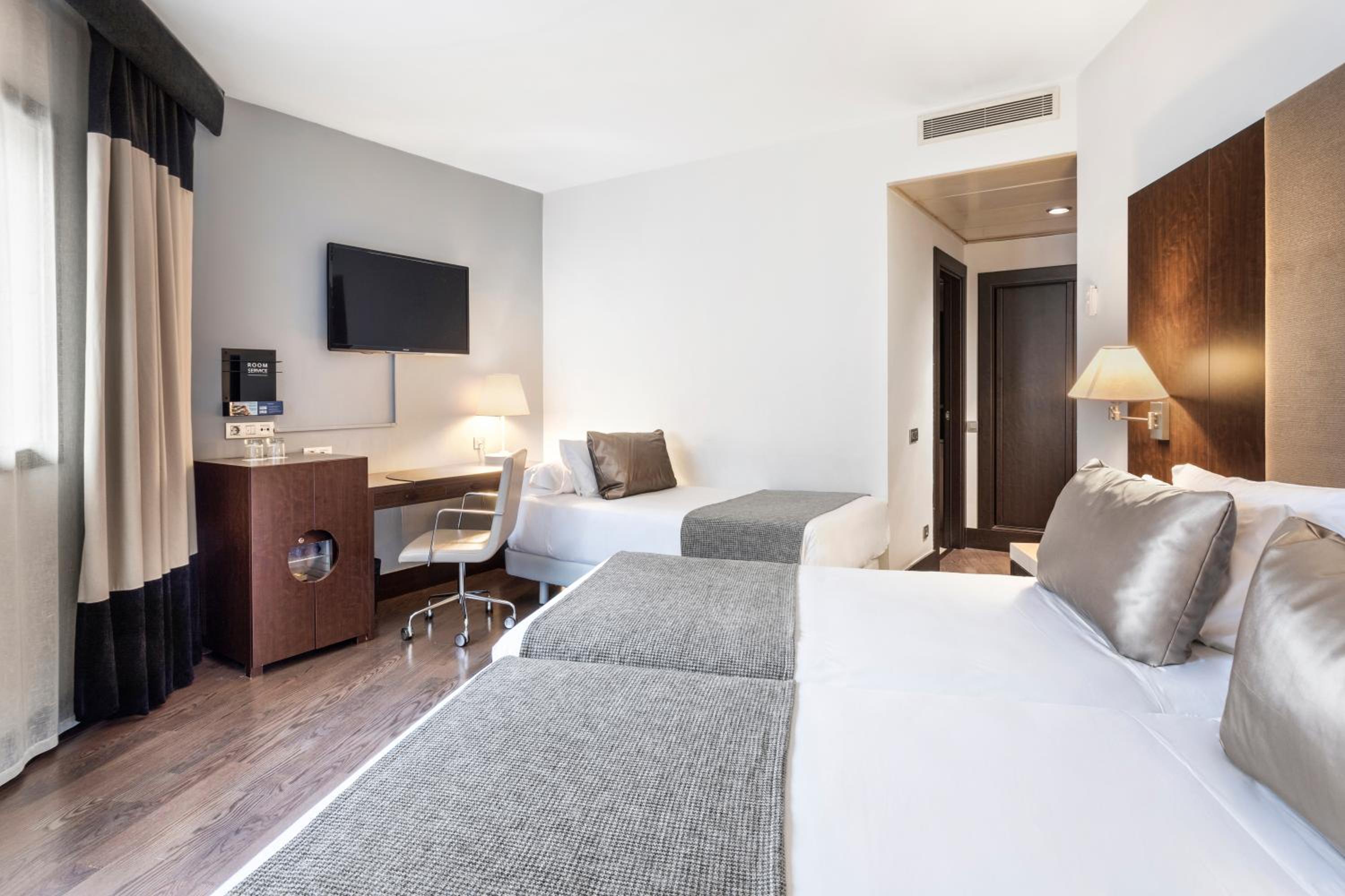 Triple Room (3 Adults) - Photo 2