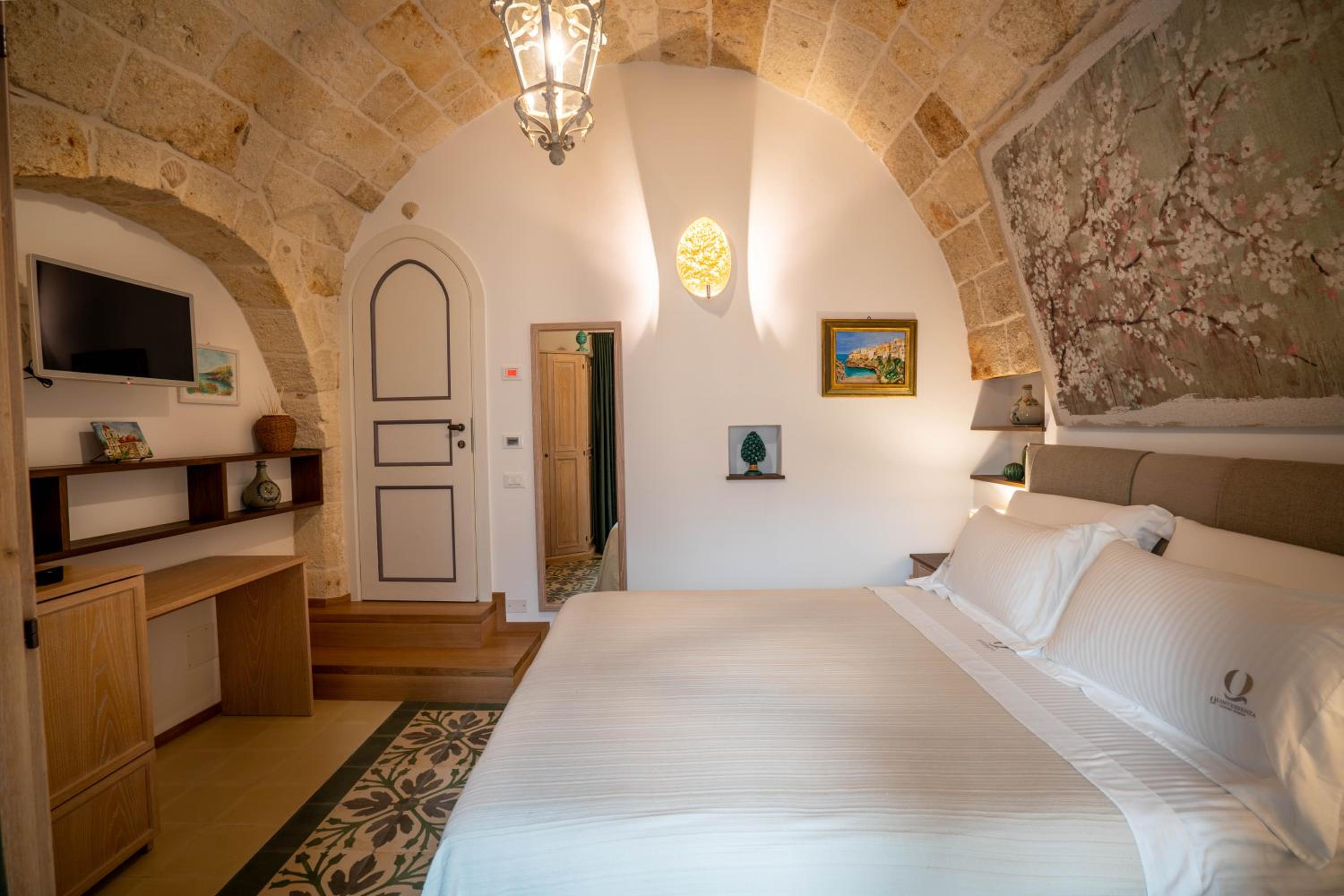Deluxe Double Room with Shower - Photo 3