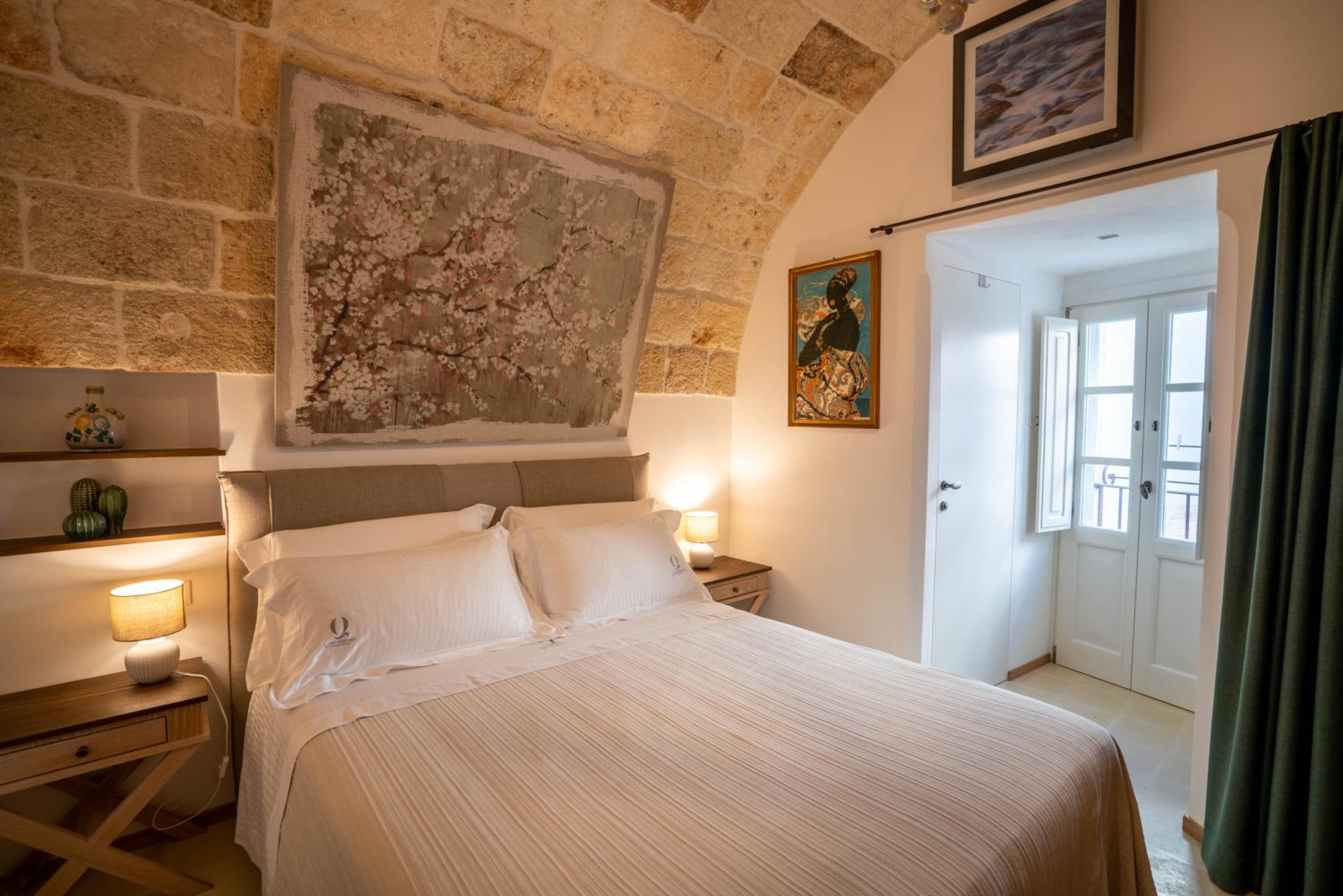 Deluxe Double Room with Shower - Photo 2