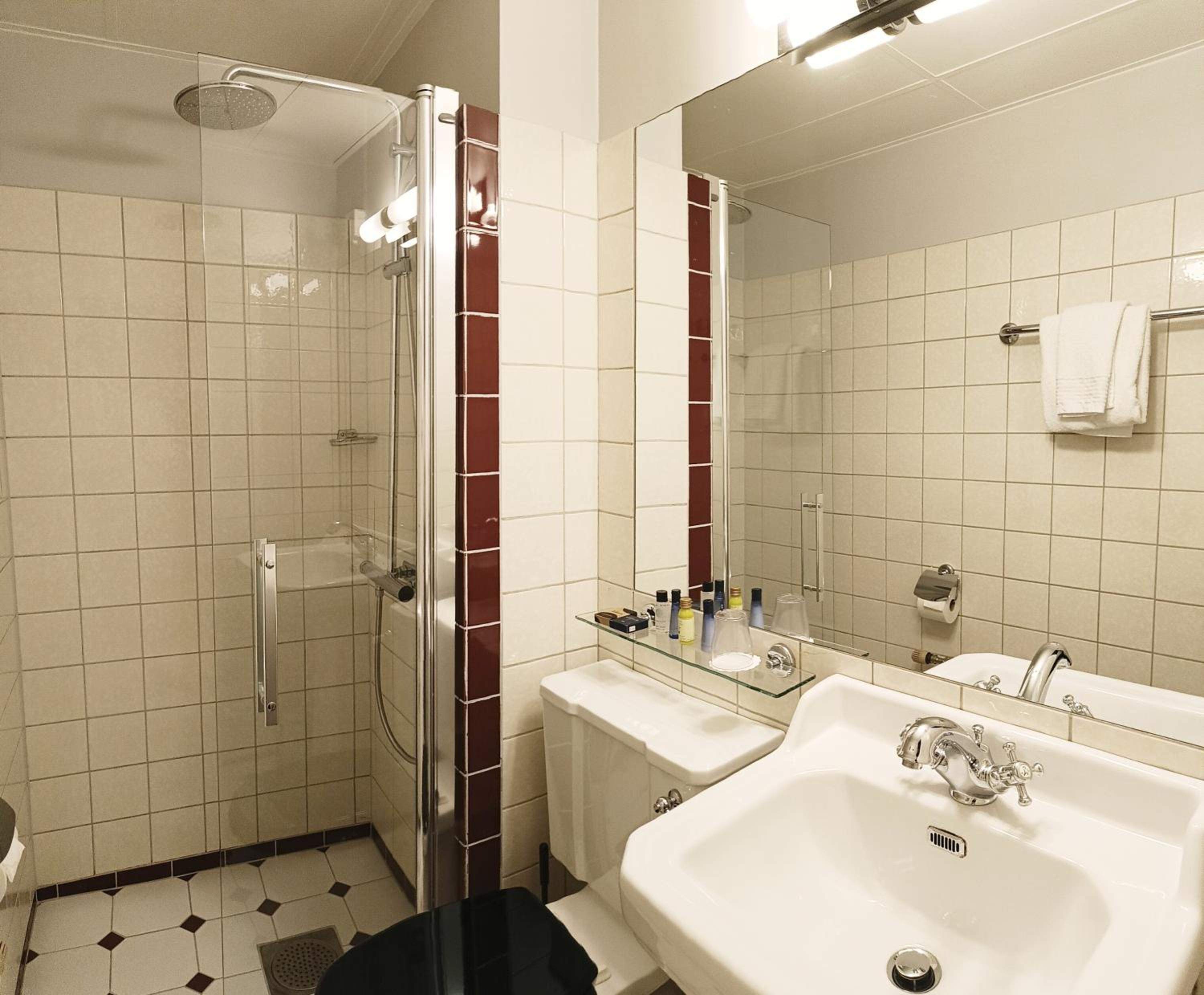 Classic Twin Room - Photo 4