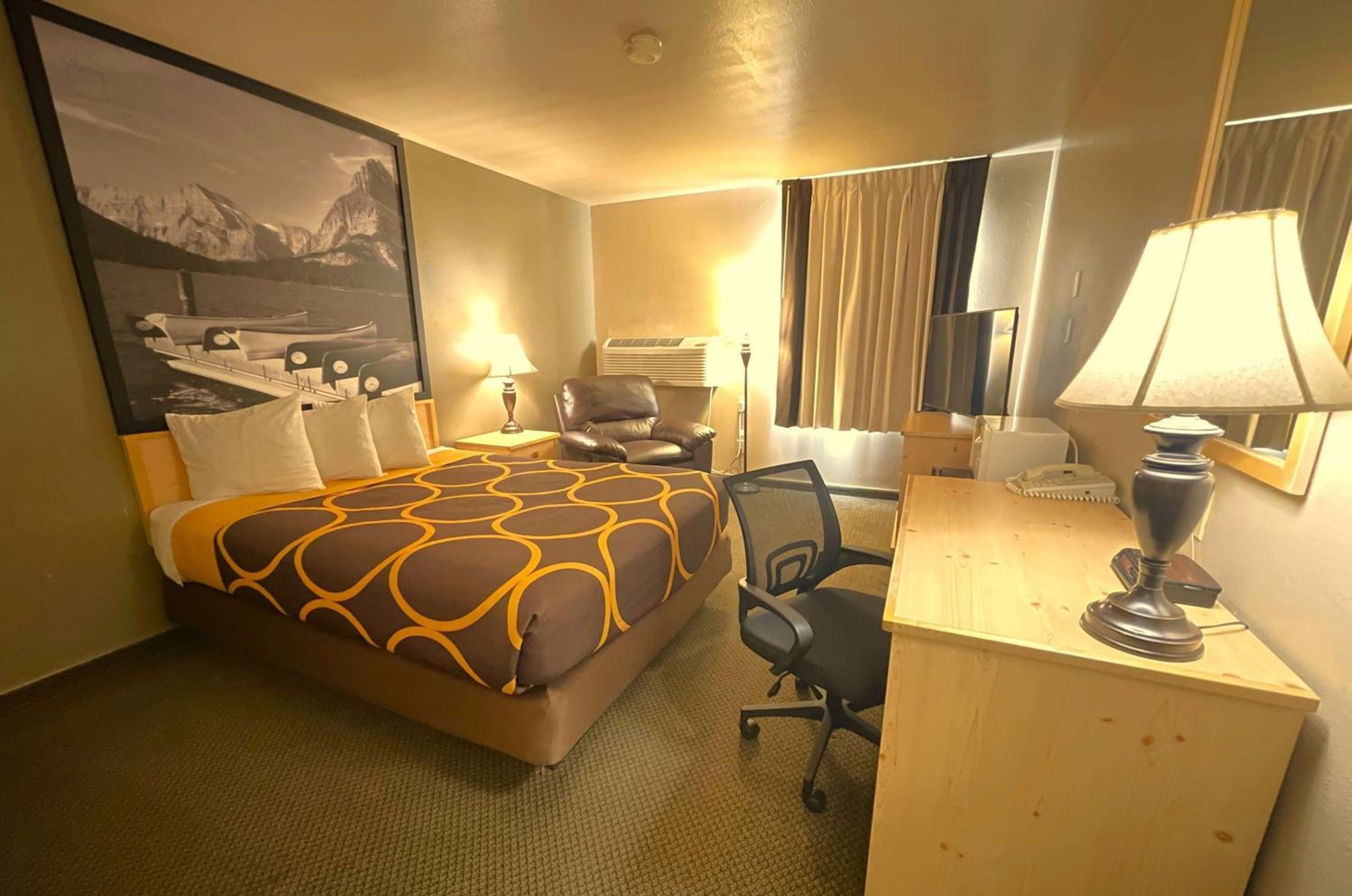 Queen Room - Non-Smoking - Photo 7