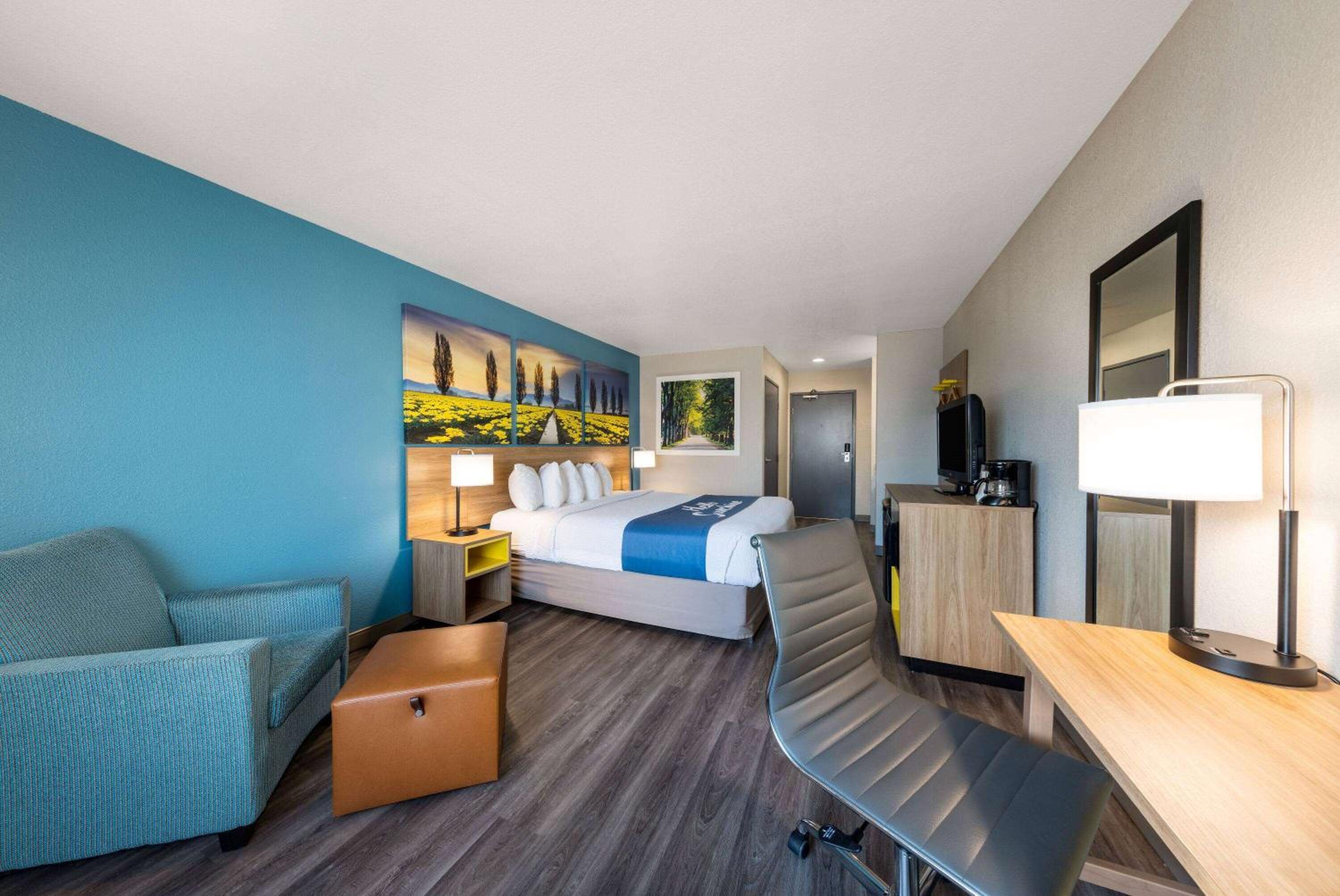 King Room - Non-Smoking photo 2