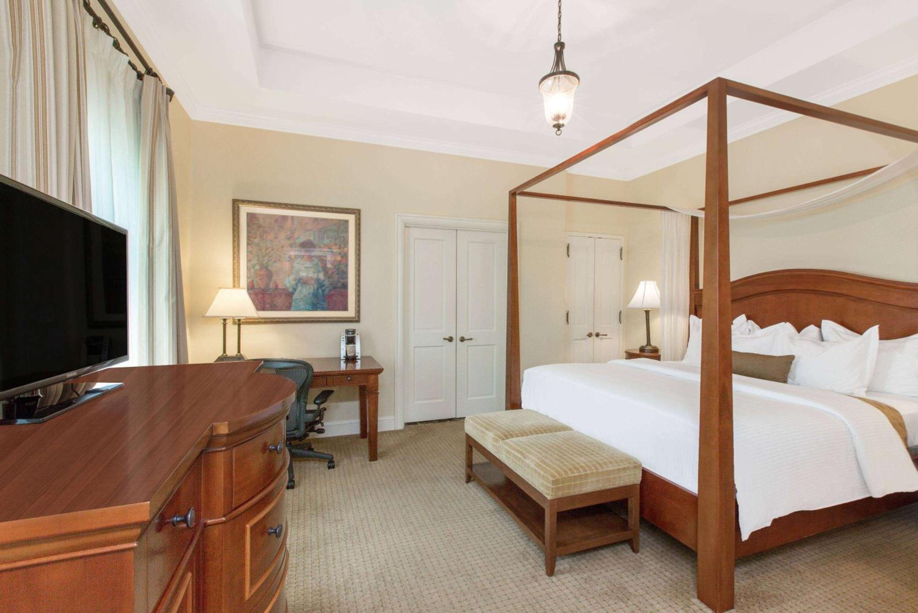 One-Bedroom King Suite - Non-Smoking - Photo 2