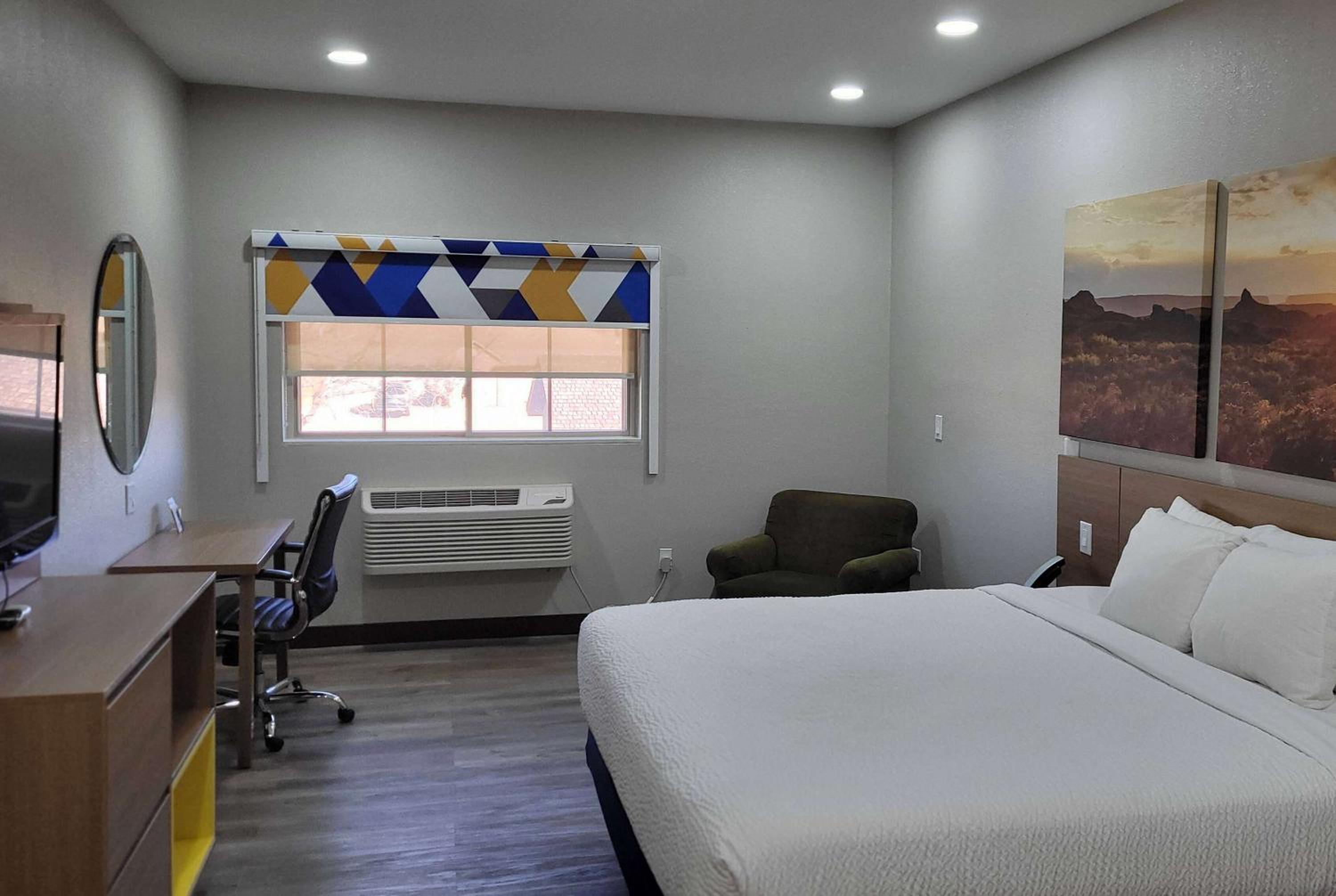 King Room - Non-Smoking photo 1