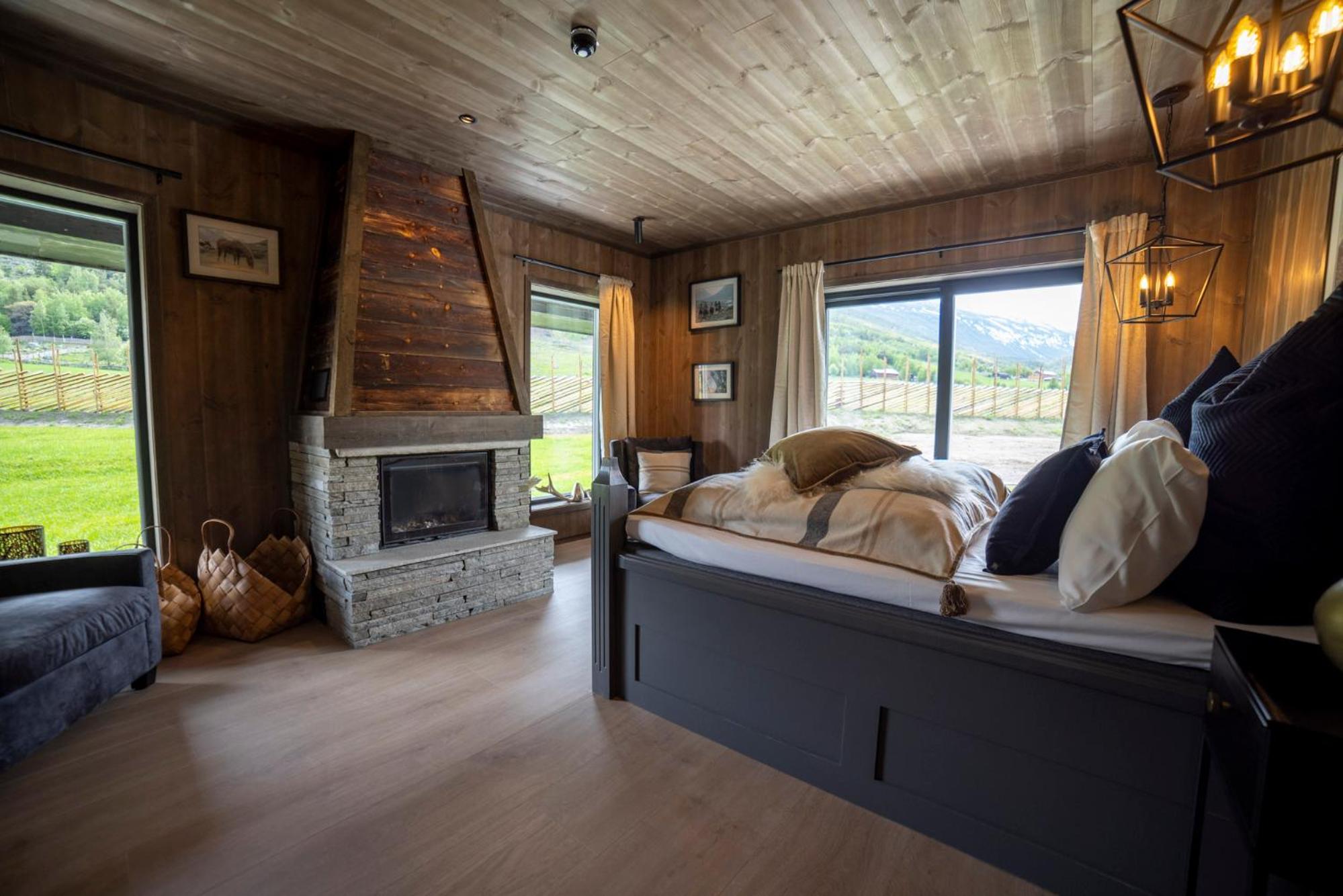 Deluxe Suite - Photo 1