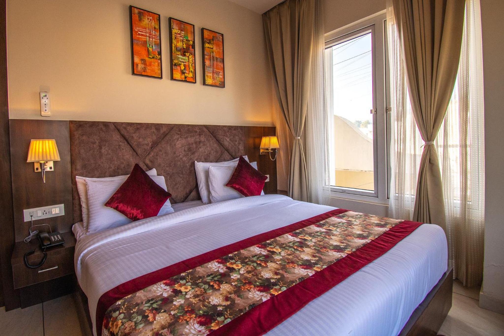 Deluxe Room - Photo 9