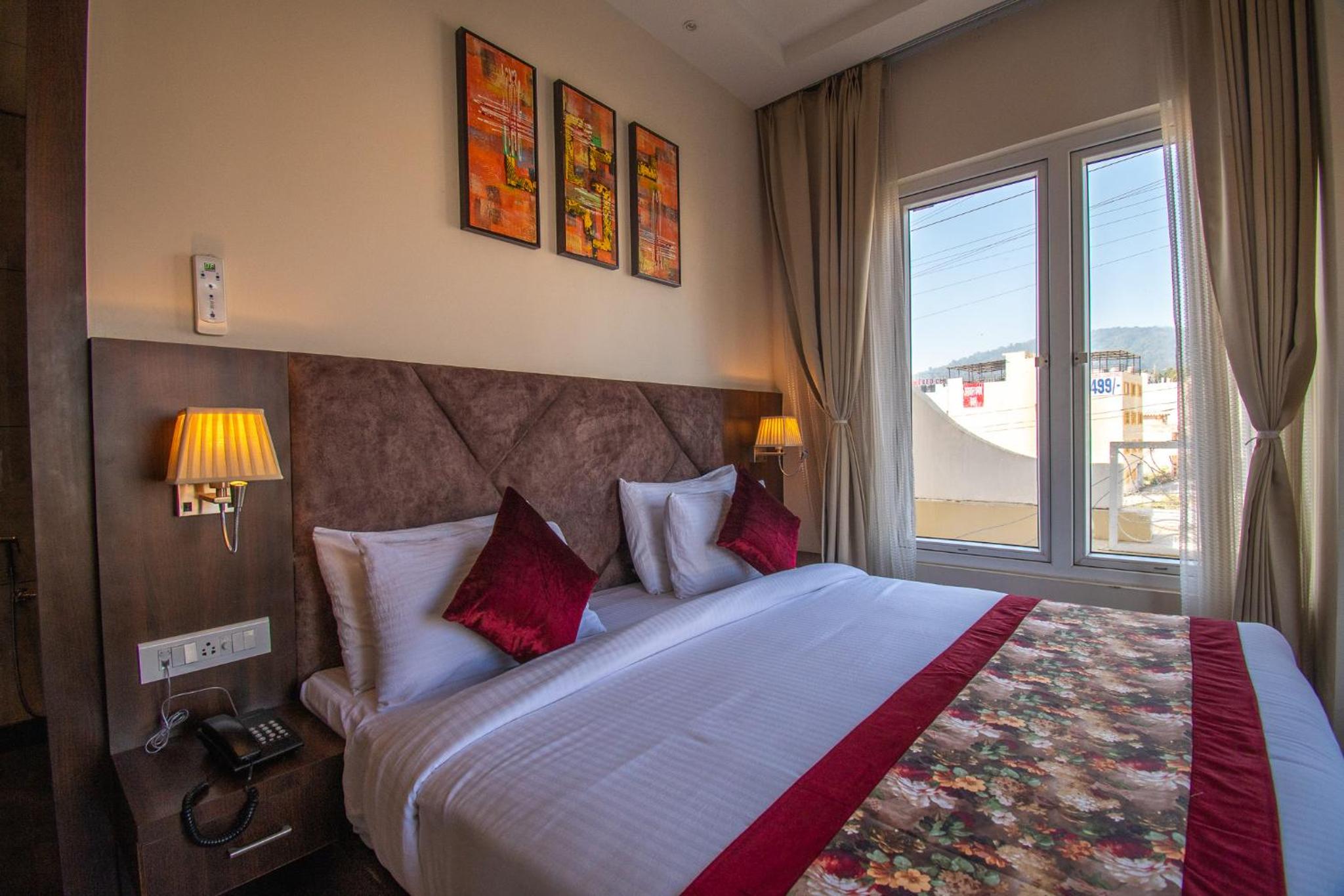 Deluxe Room - Photo 8