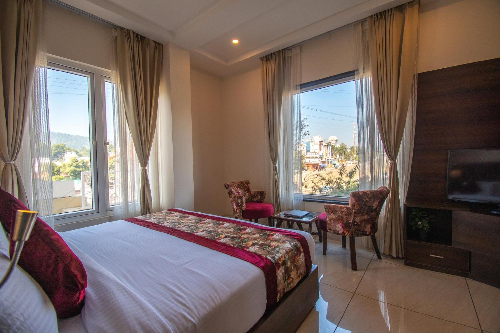 Deluxe Room - Photo 12
