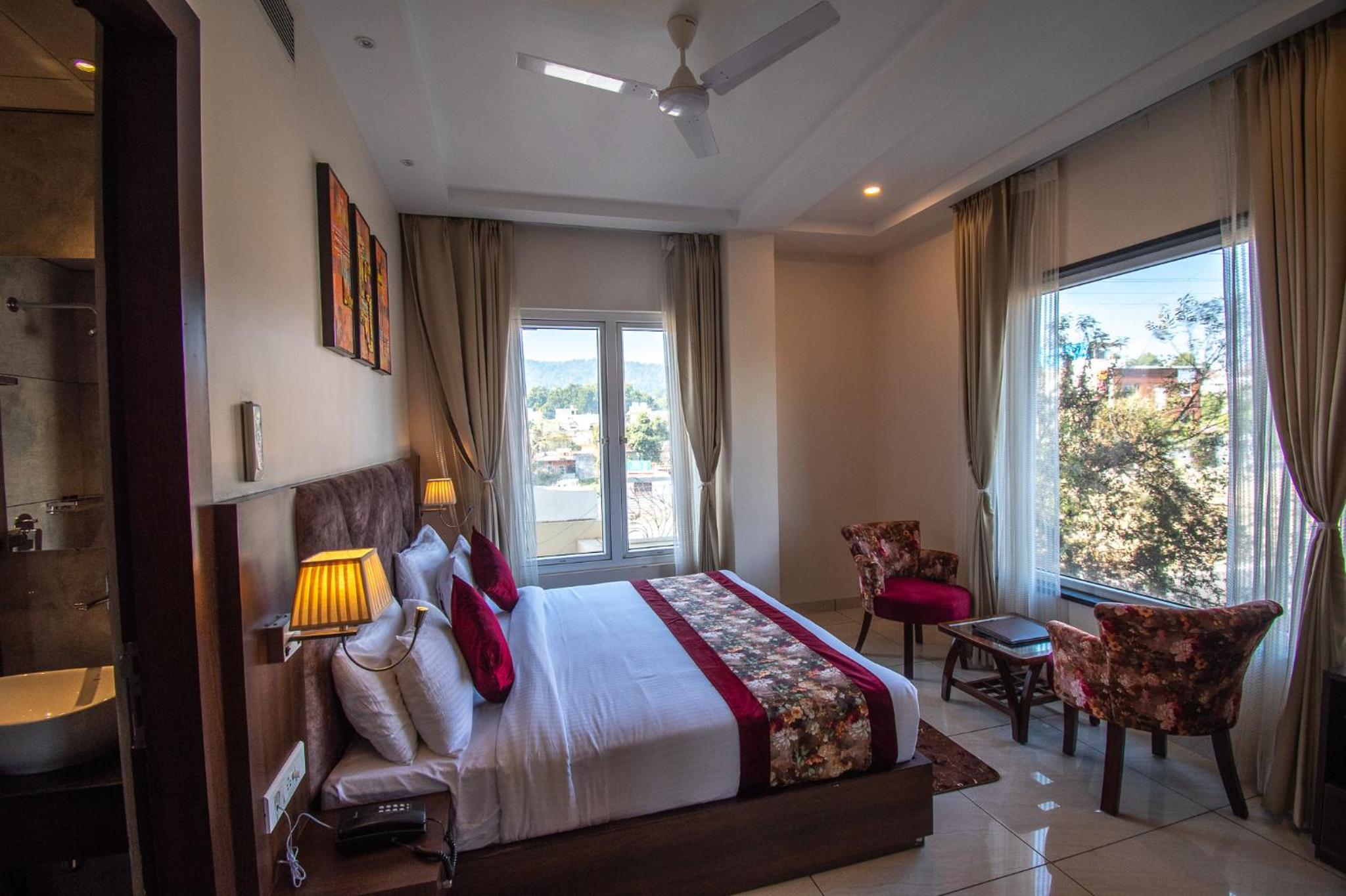 Deluxe Room - Photo 14