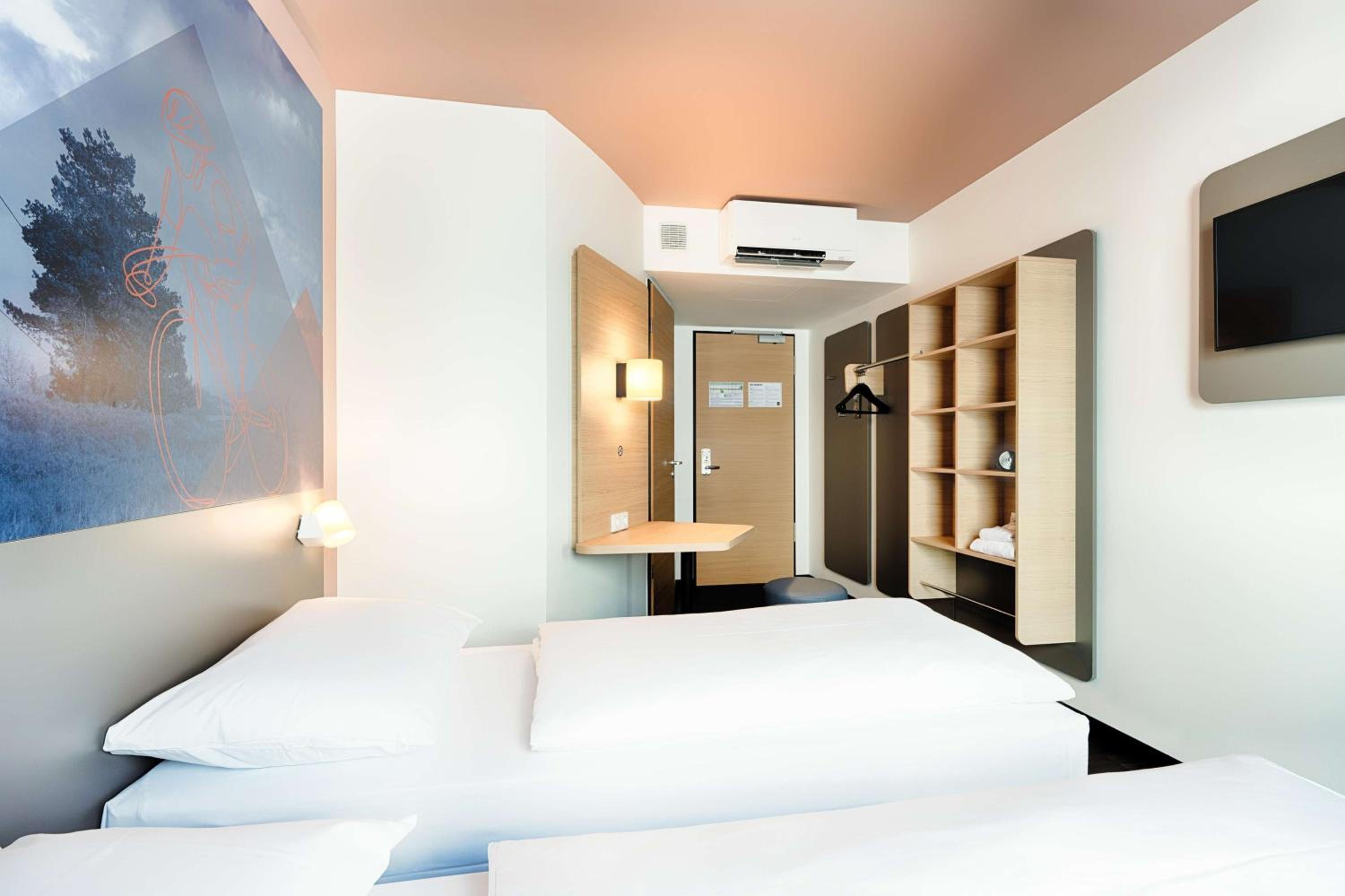 Twin Room - Photo 6