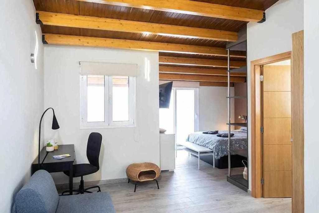 One-Bedroom Apartment photo 2