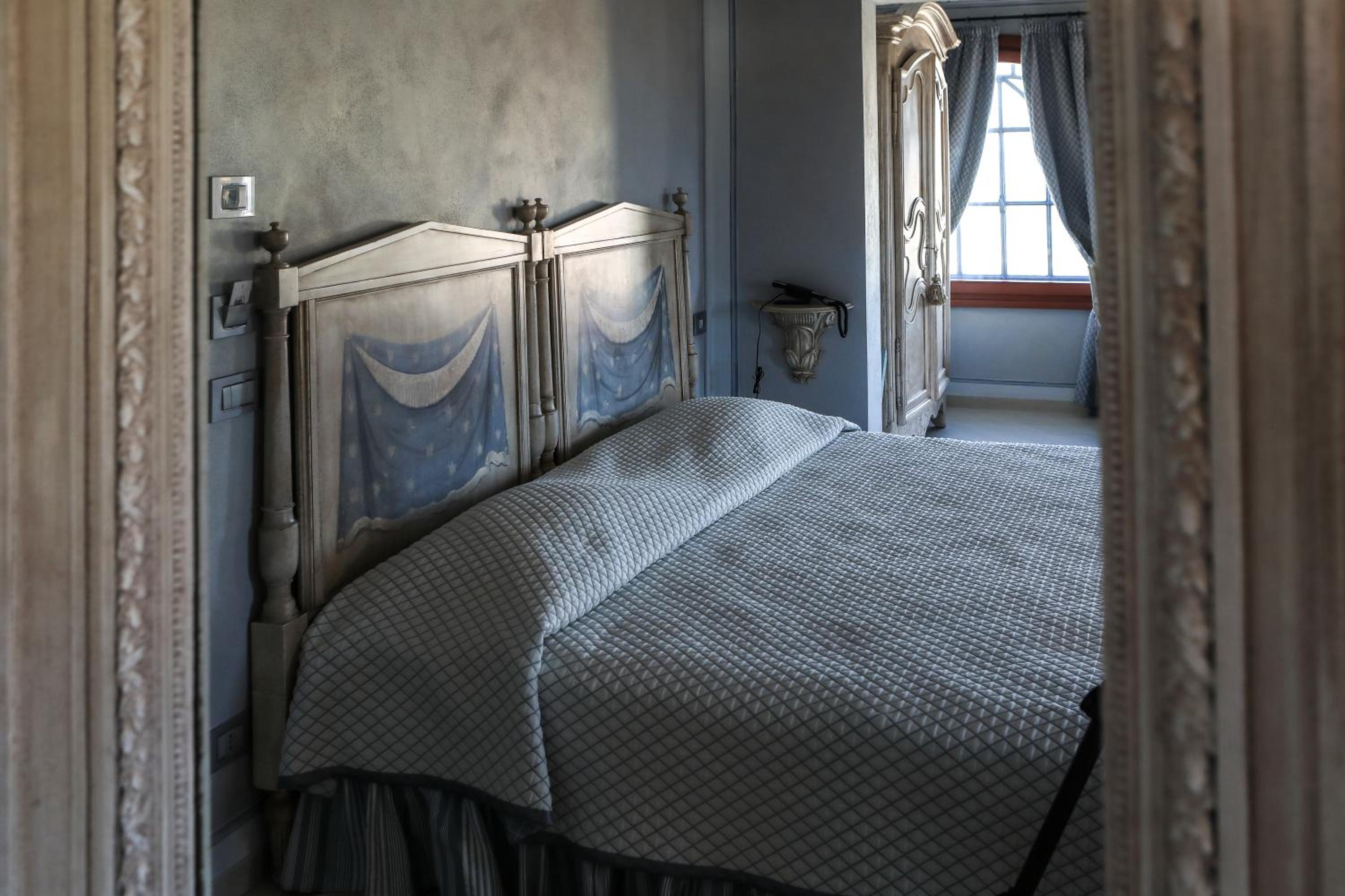 Suite with Spa Access photo 3