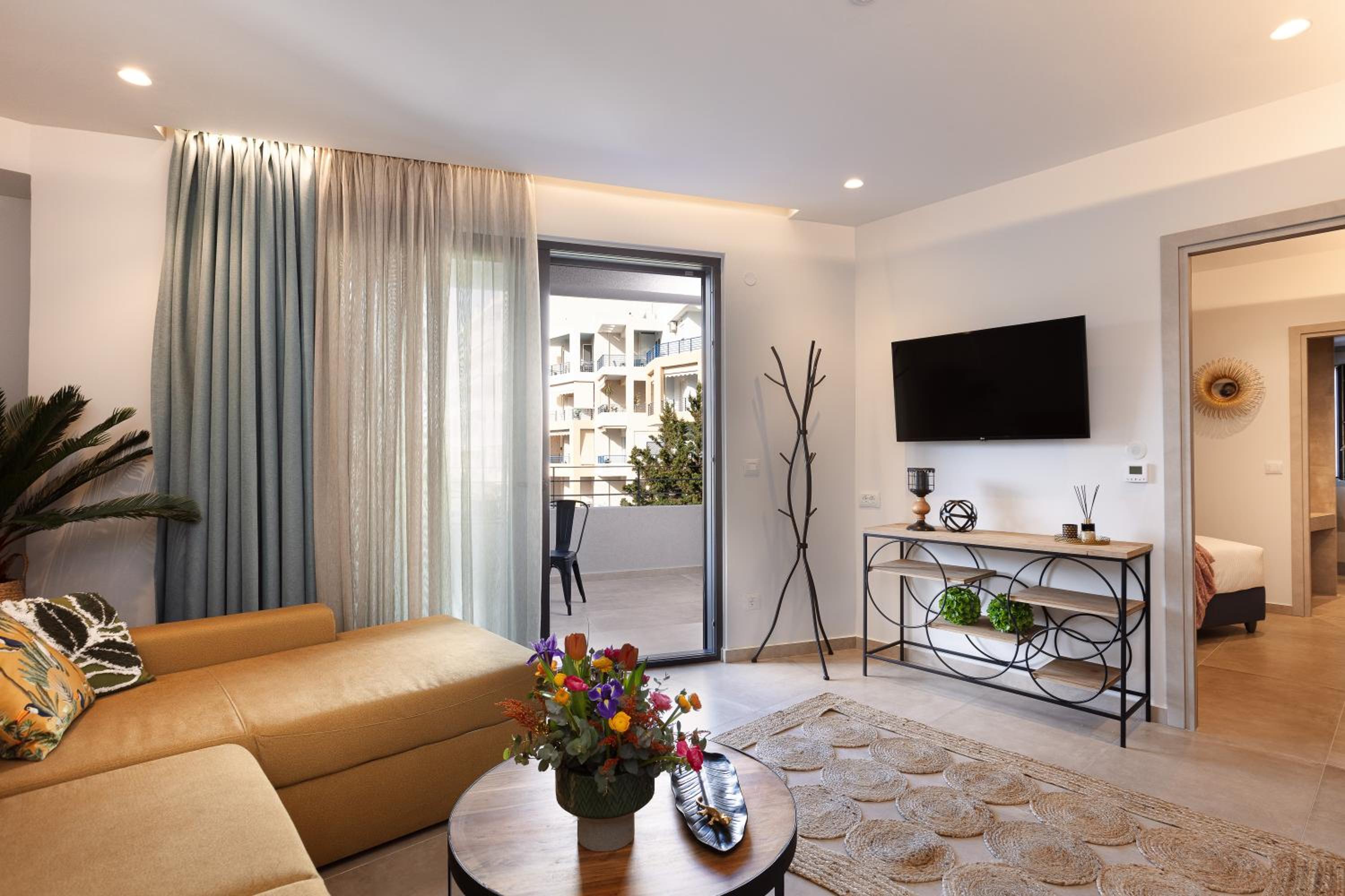 Executive Suite - Photo 4