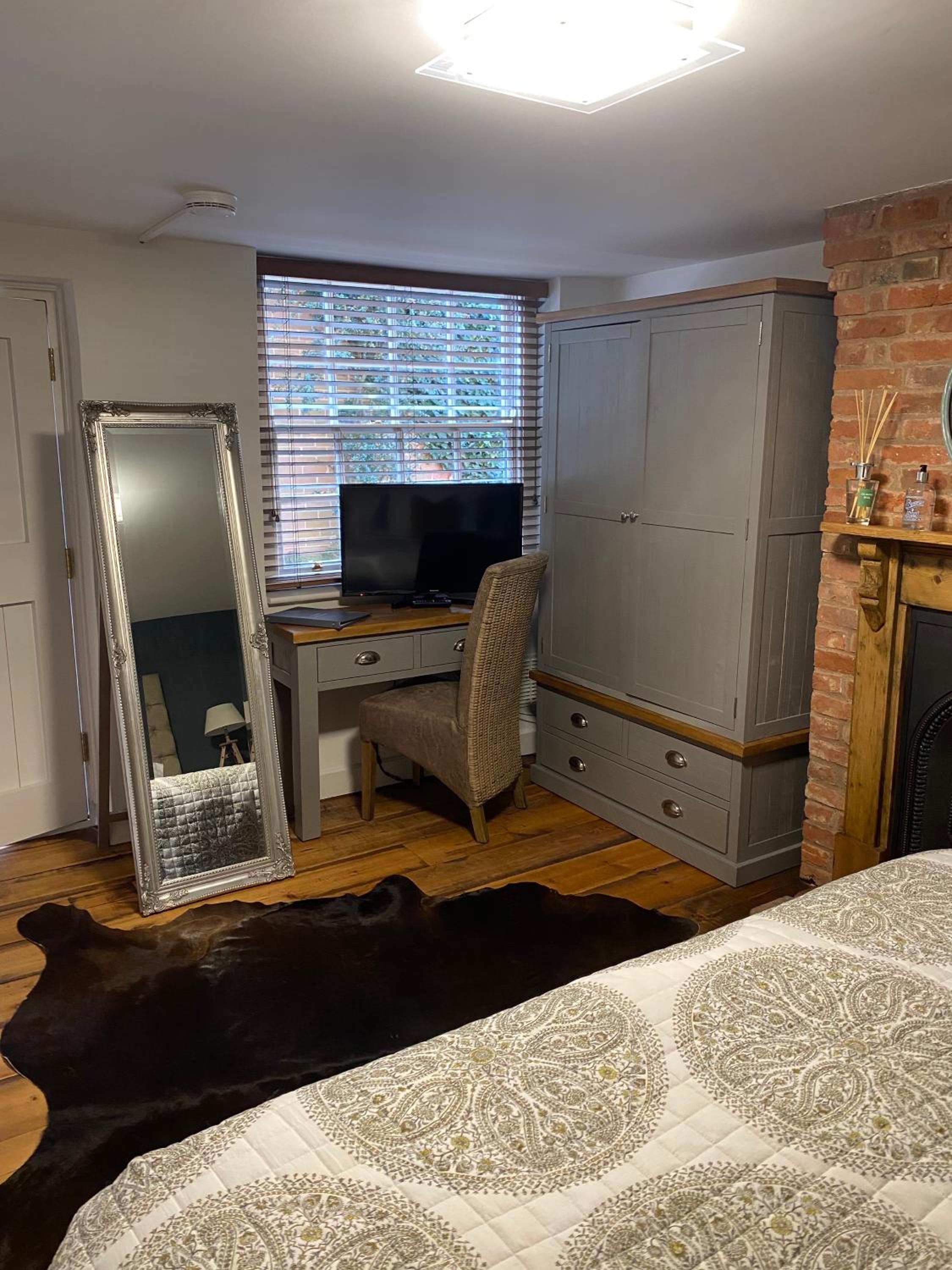 Deluxe Double Room - Photo 11