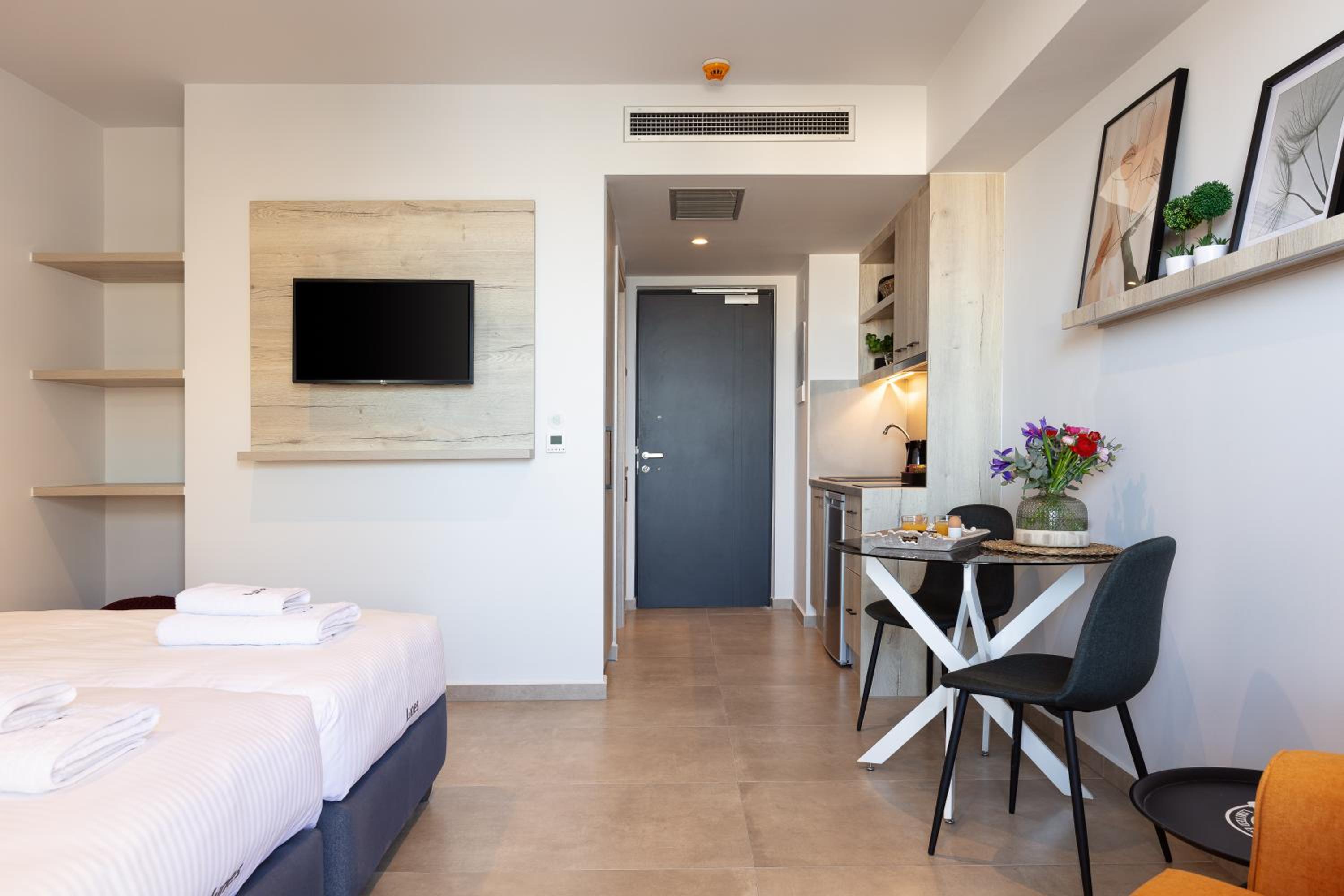 Standard Double or Twin Room - Photo 21
