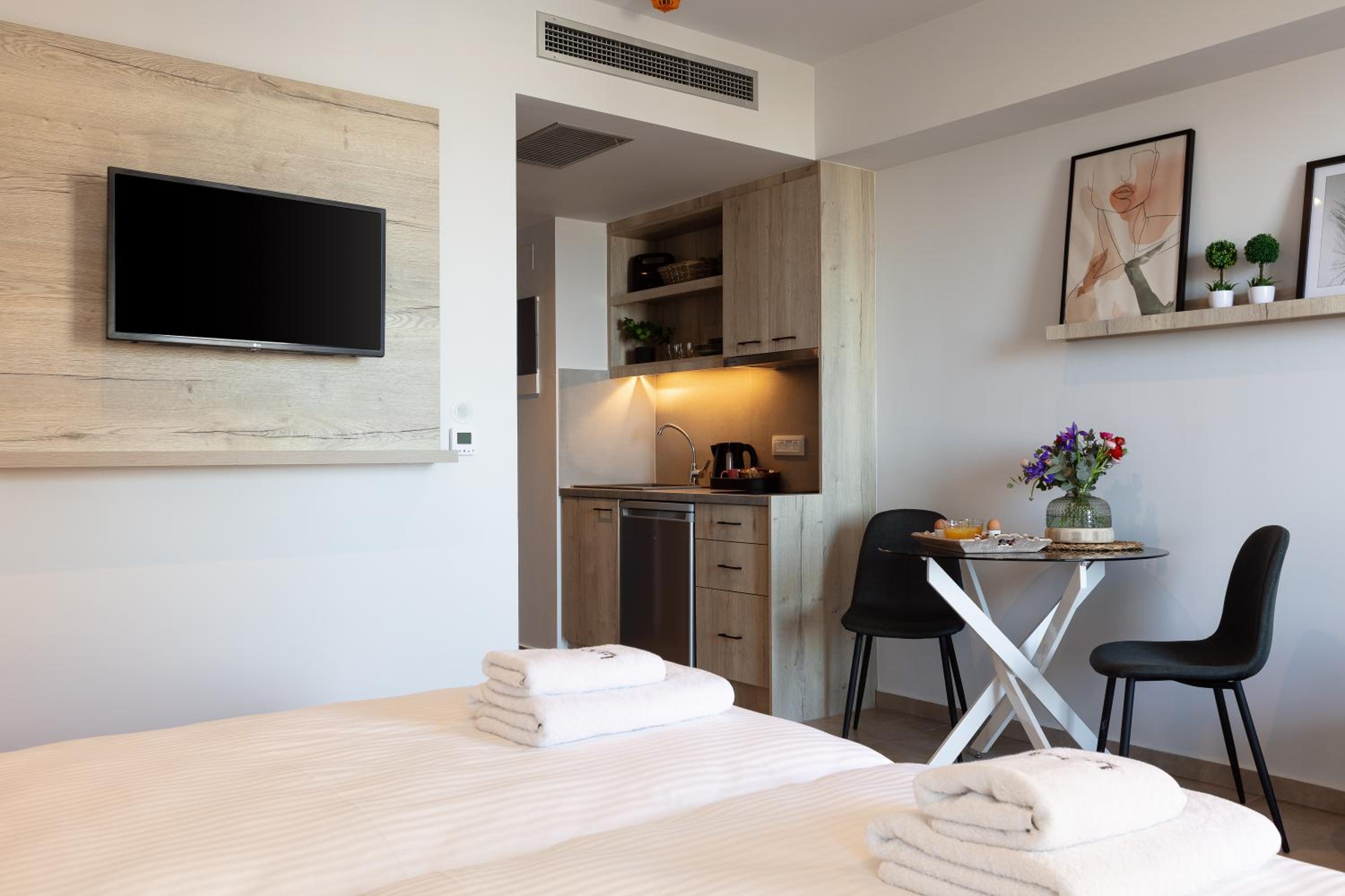 Standard Double or Twin Room - Photo 19