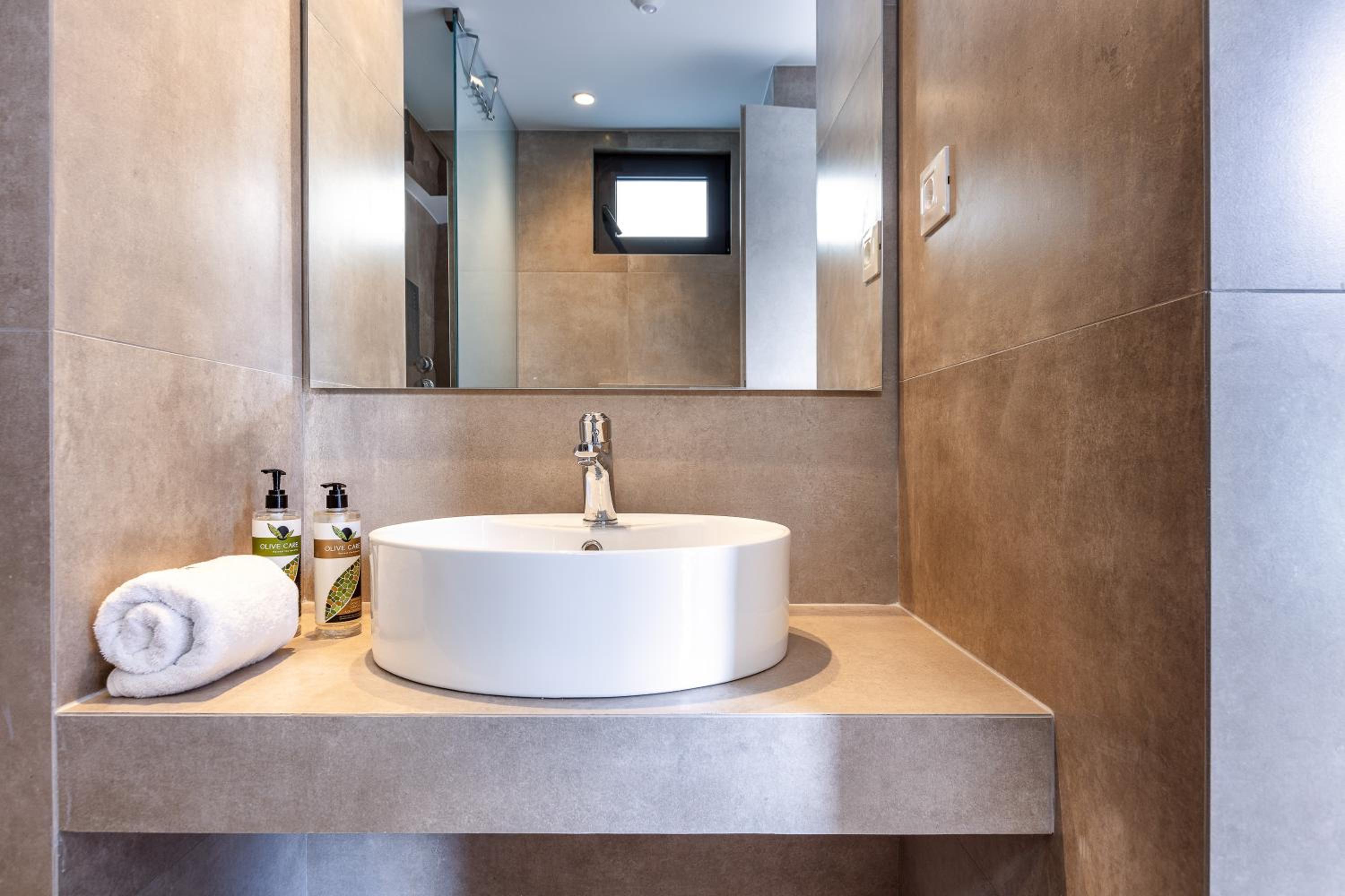 Superior Triple Room - Photo 9