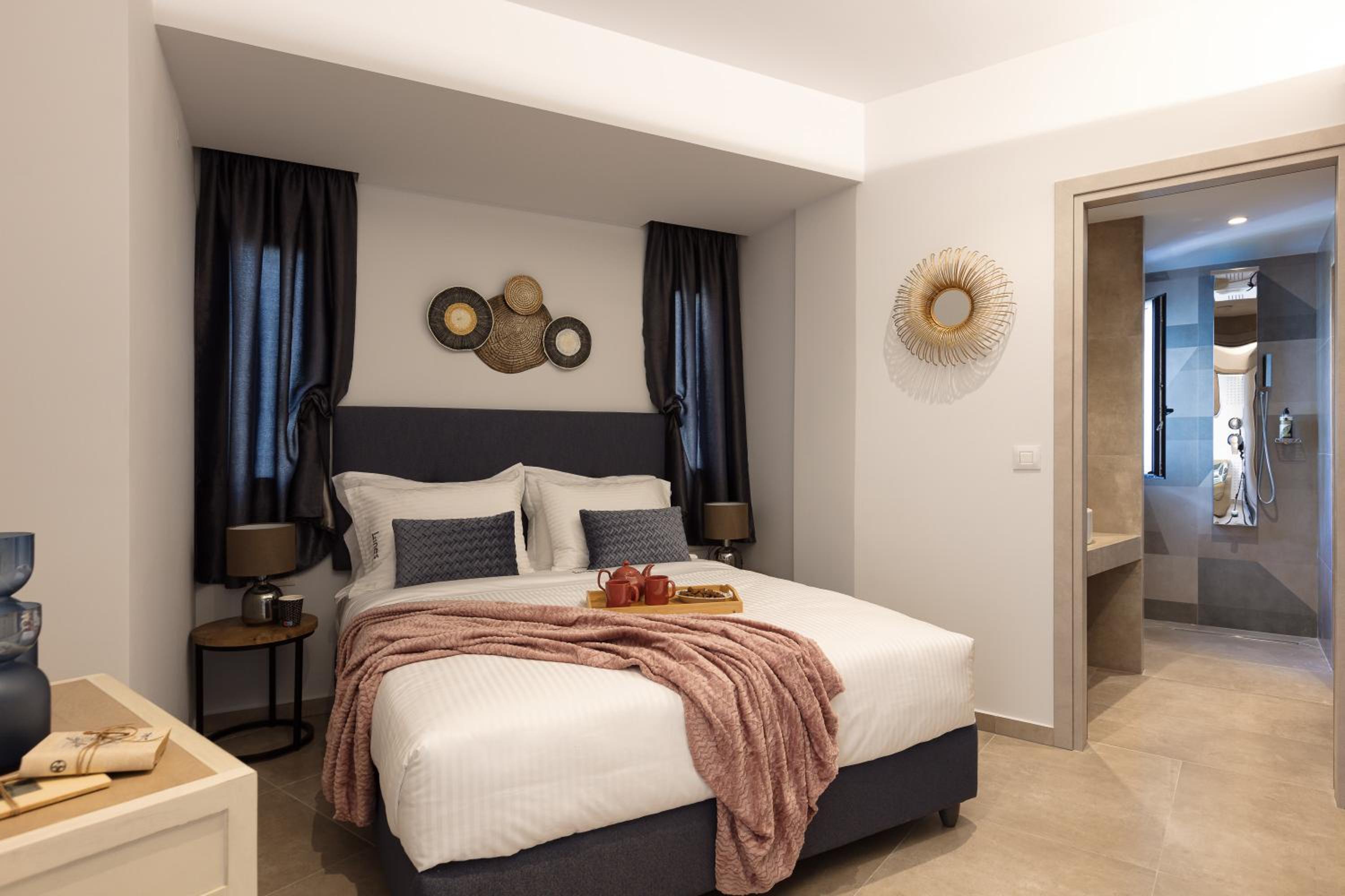 Executive Suite - Photo 1