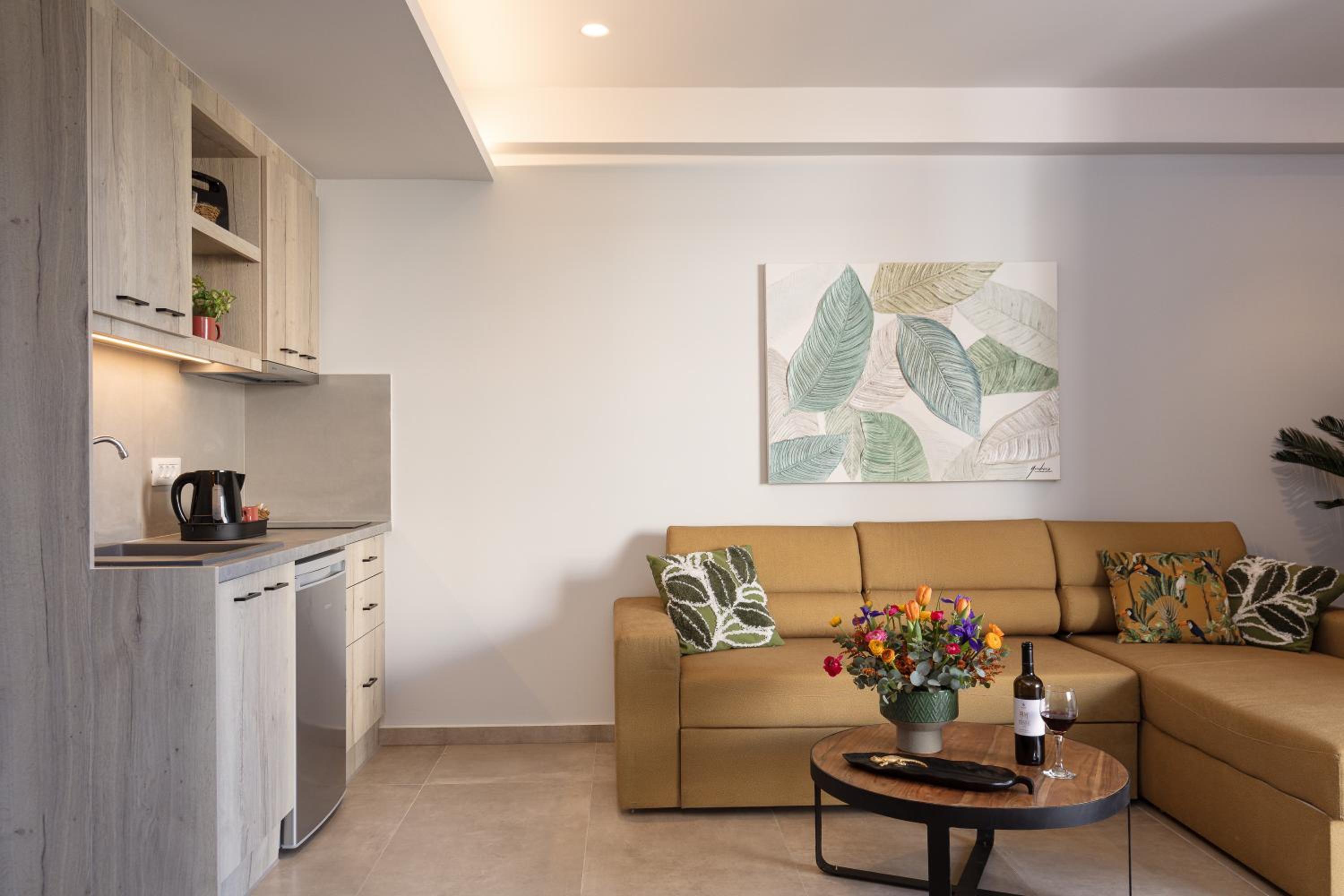 Executive Suite - Photo 2