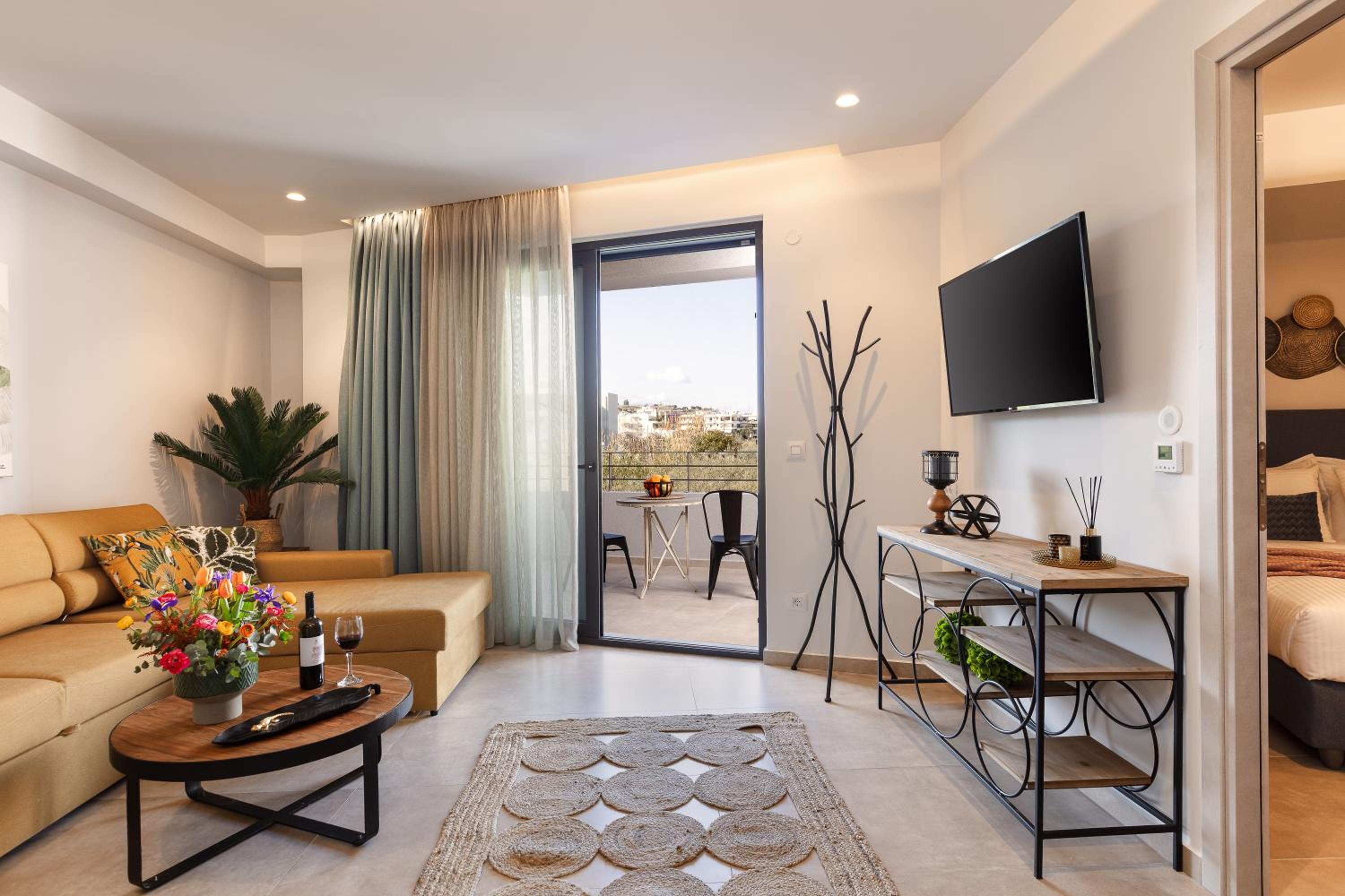 Executive Suite - Photo 3