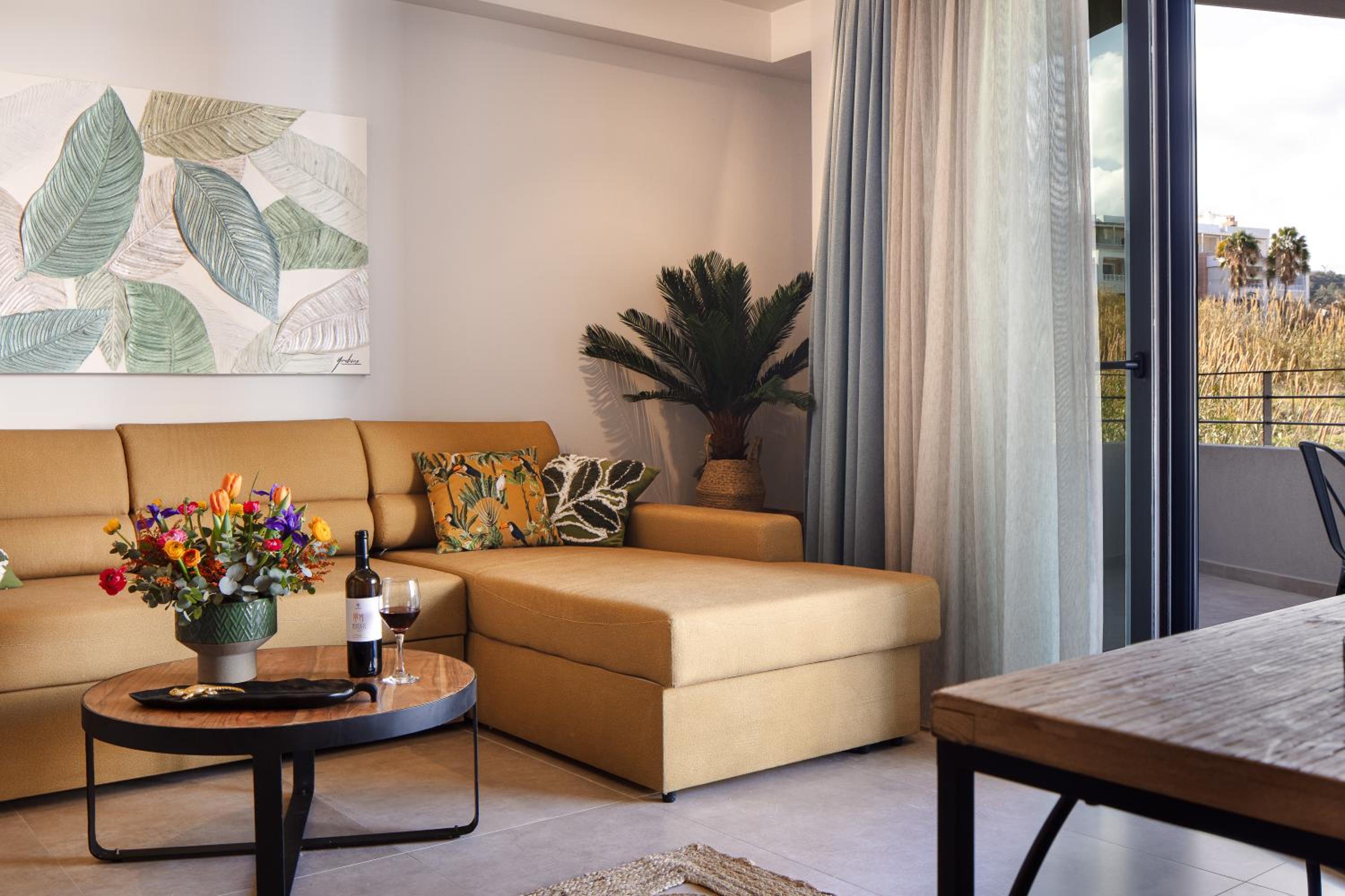 Executive Suite - Photo 8