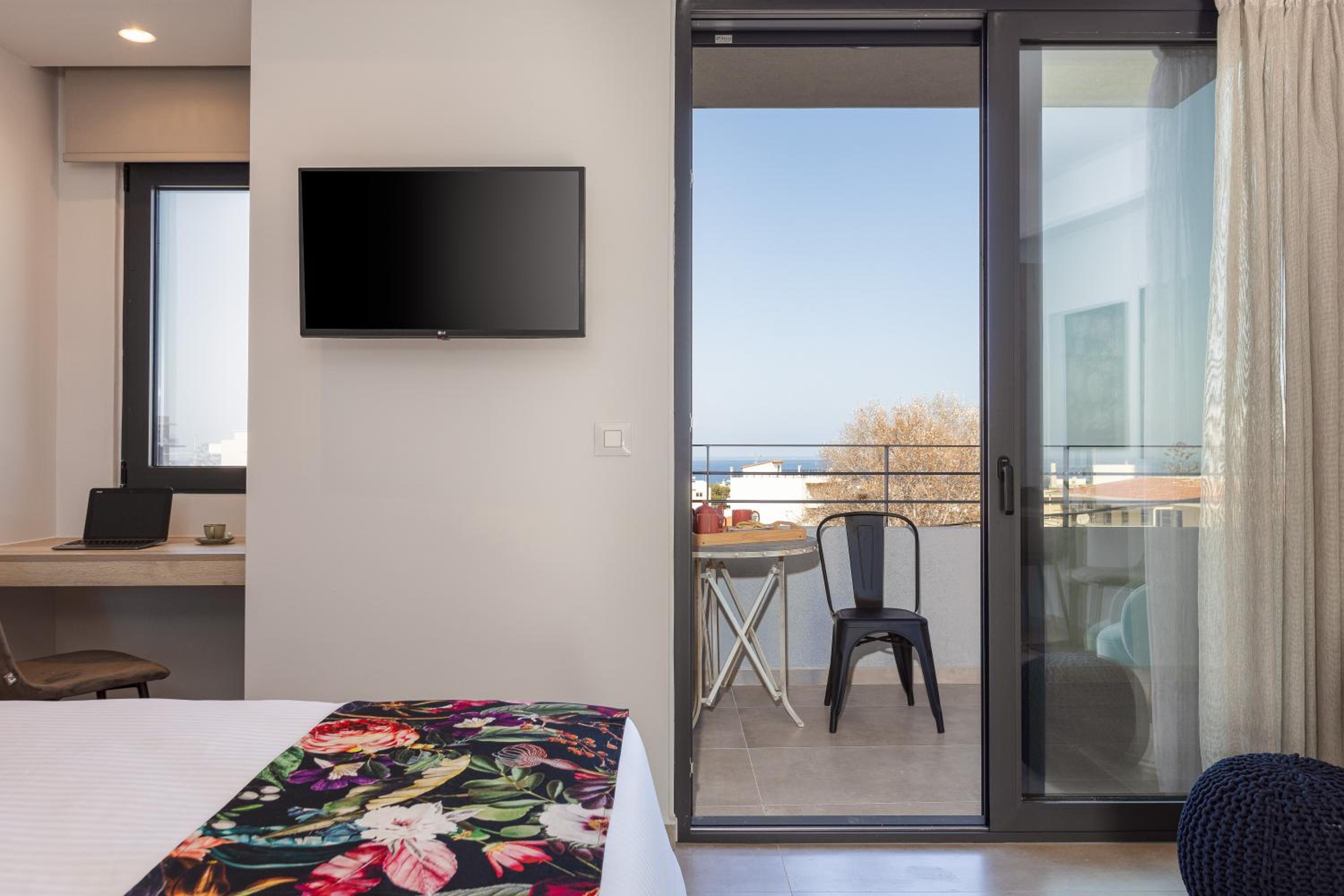 Standard Double or Twin Room - Photo 8