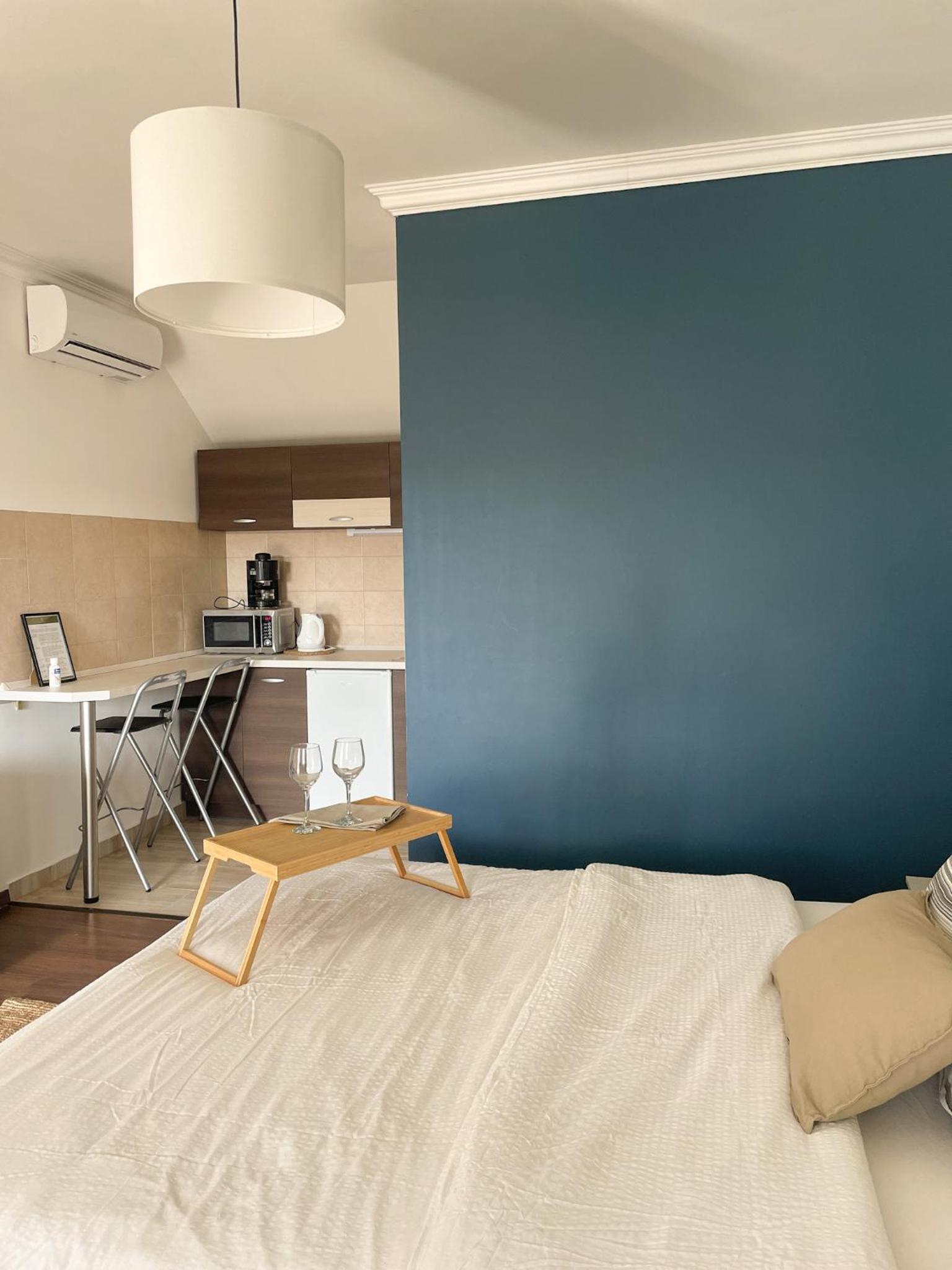 One-Bedroom Apartment photo 1
