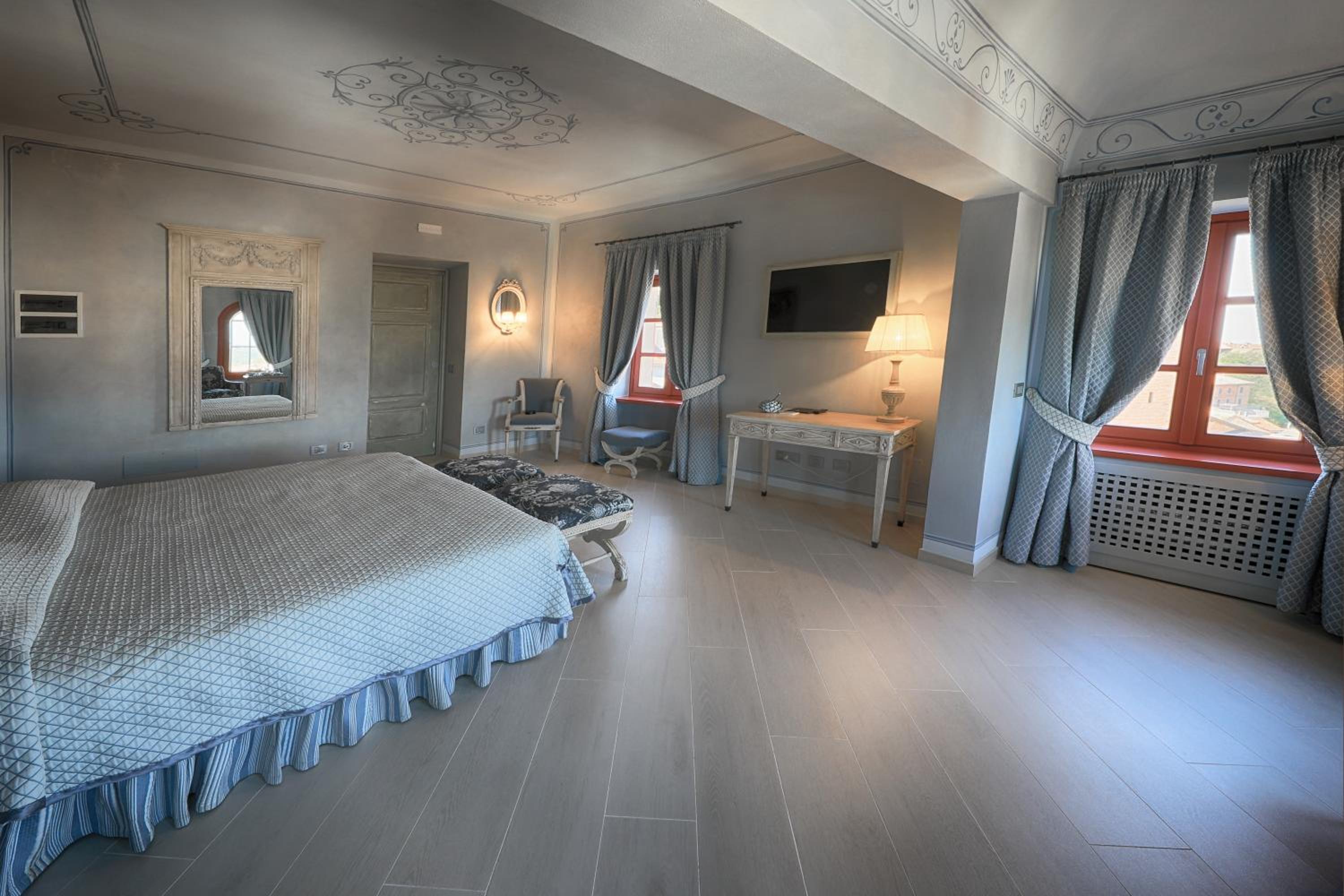 Suite with Spa Access photo 3