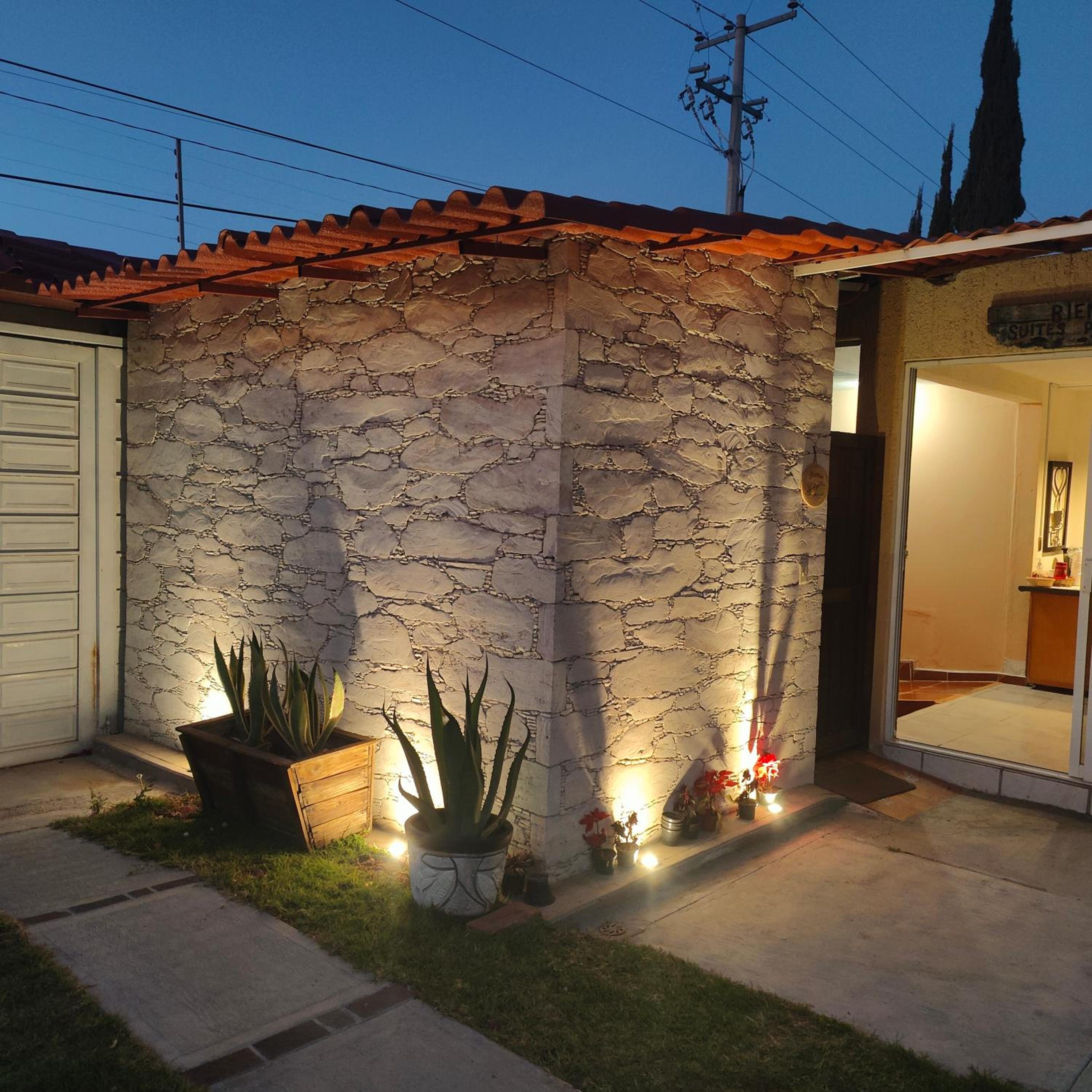 Double or Twin Room with Private Bathroom - Photo 5