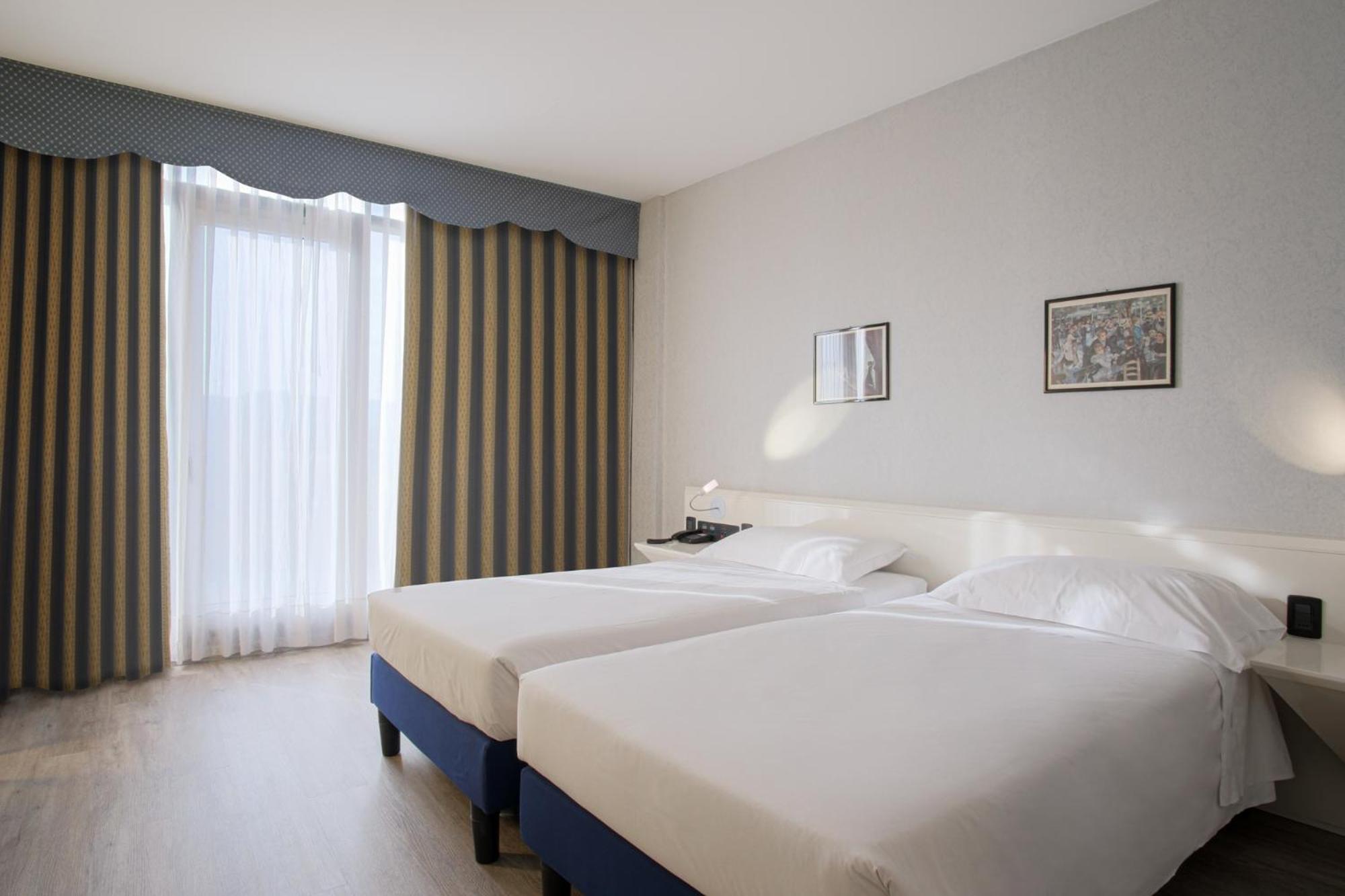 Double or Twin Room - Photo 5
