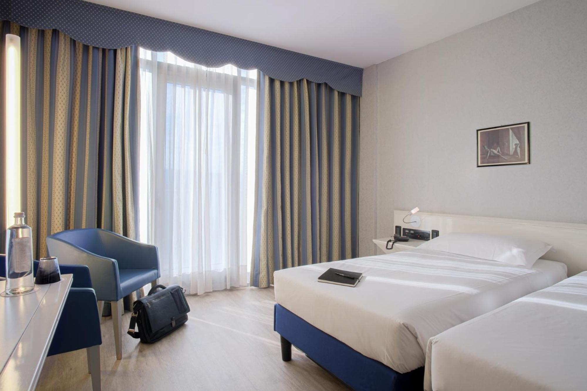 Double or Twin Room - Photo 3