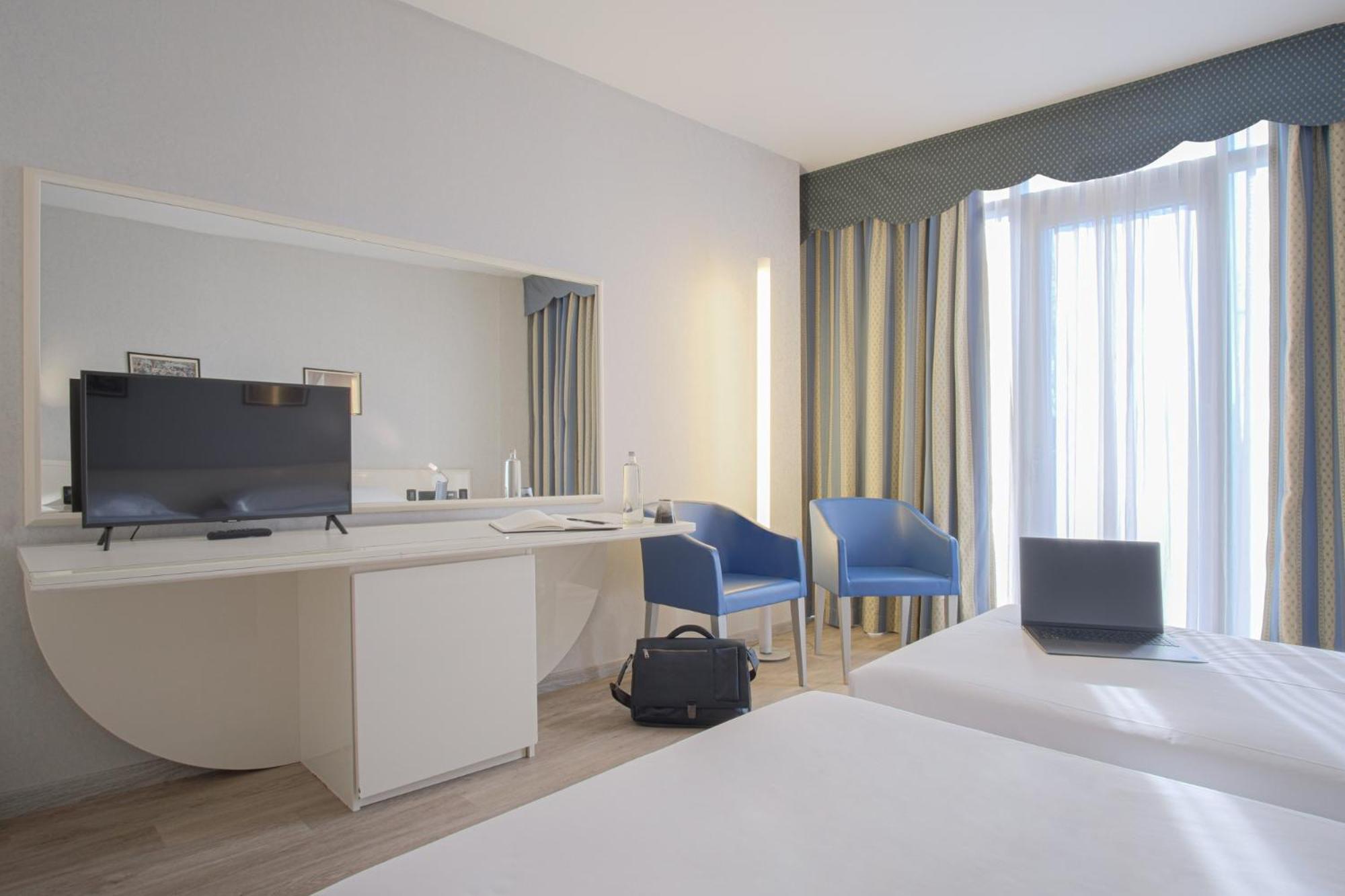 Double or Twin Room - Photo 4