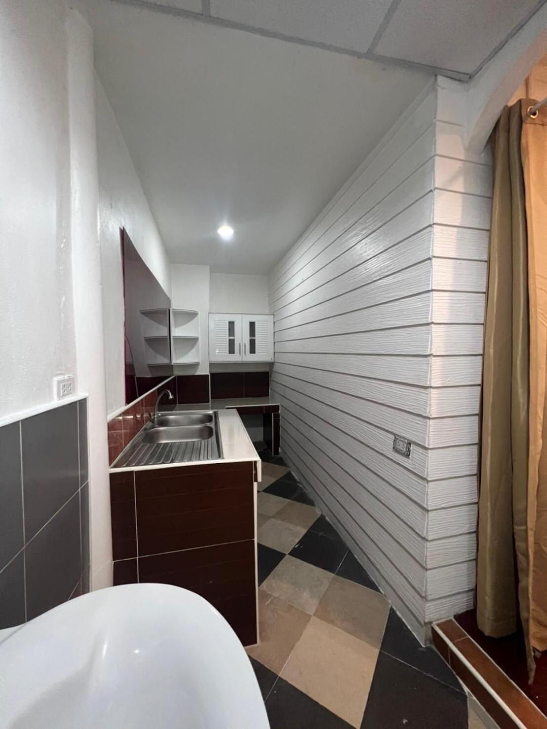Single Room with Private Bathroom photo 2