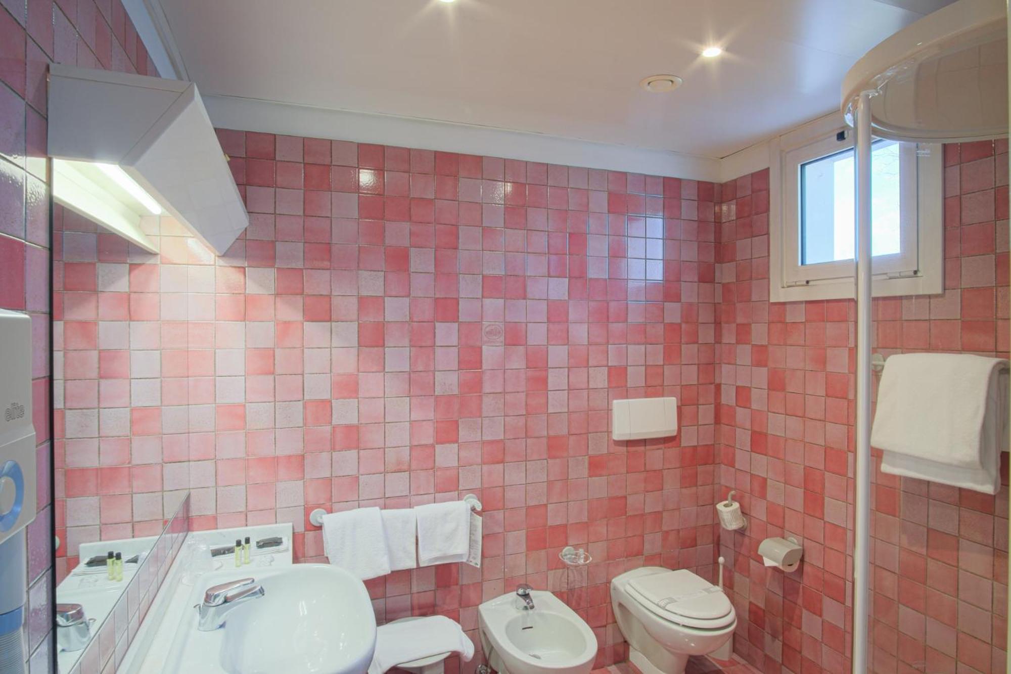 Double or Twin Room - Photo 11