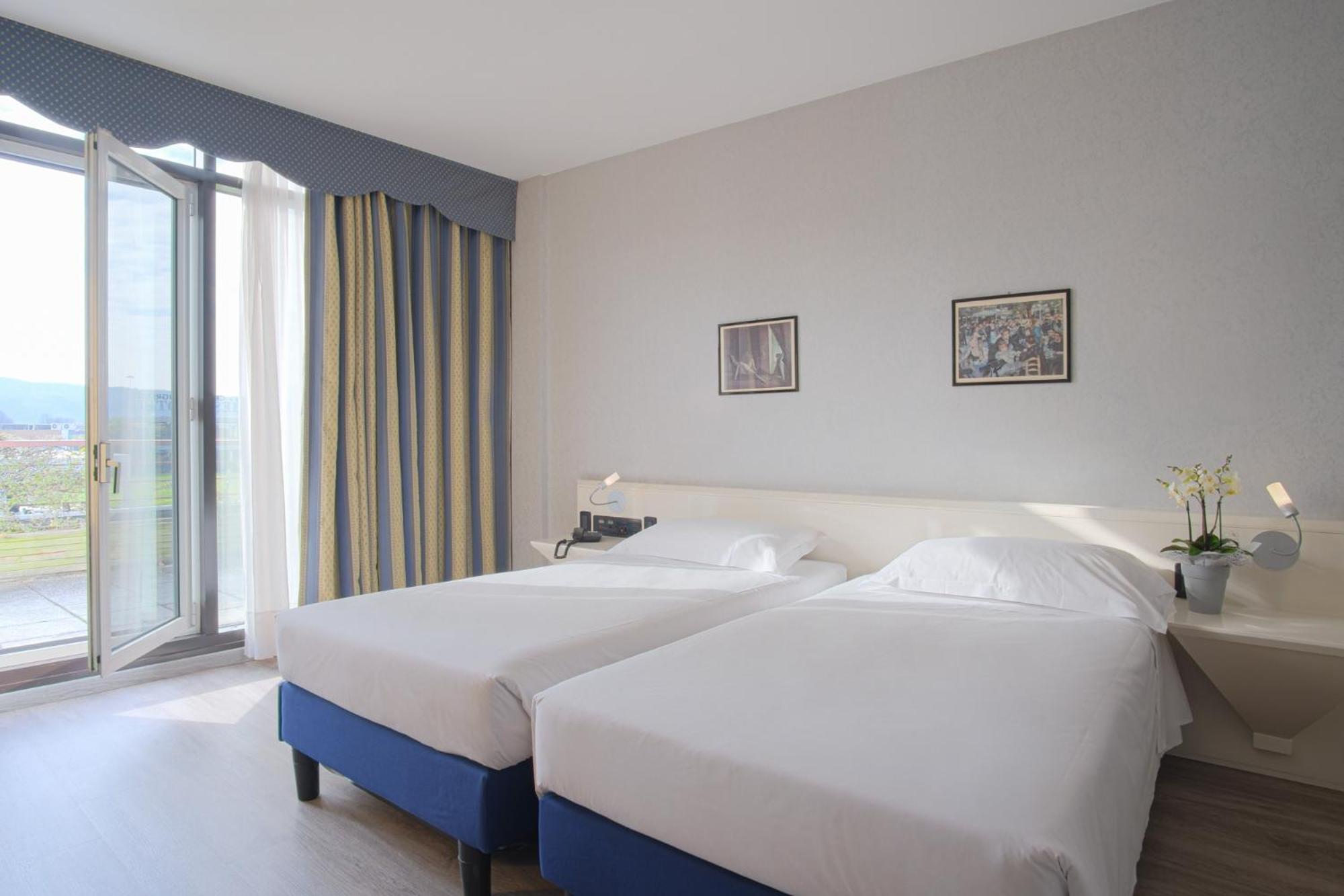 Double or Twin Room - Photo 6