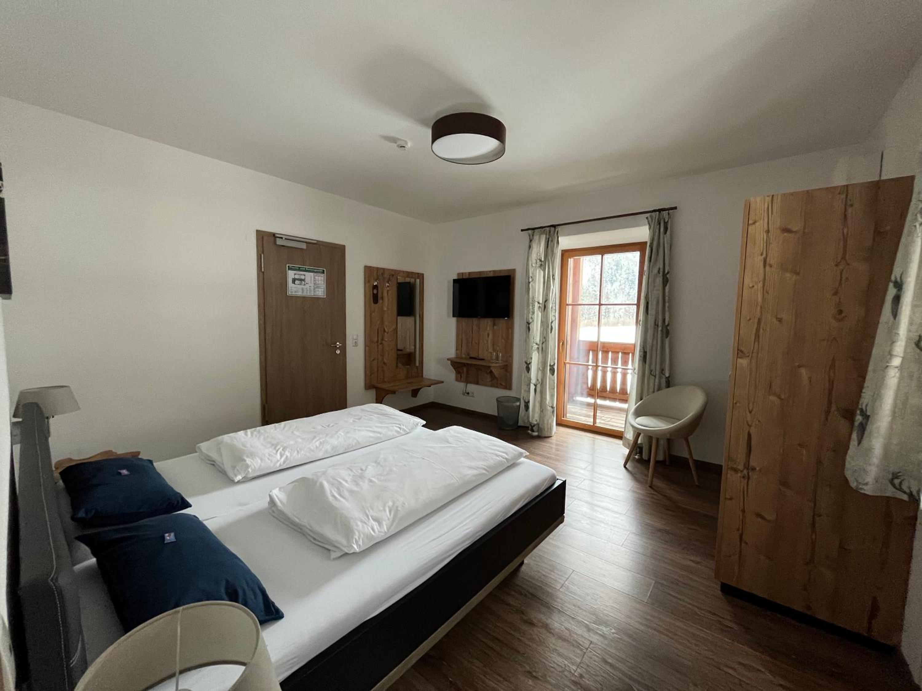 Deluxe Double Room with Balcony photo 2